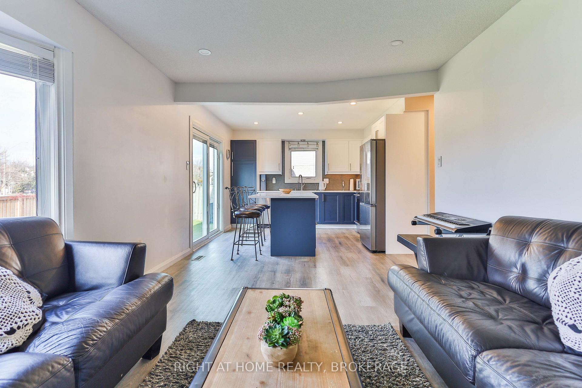 Photo 7 of 2 Desantis Court, Hamilton, Rushdale — HOMEH