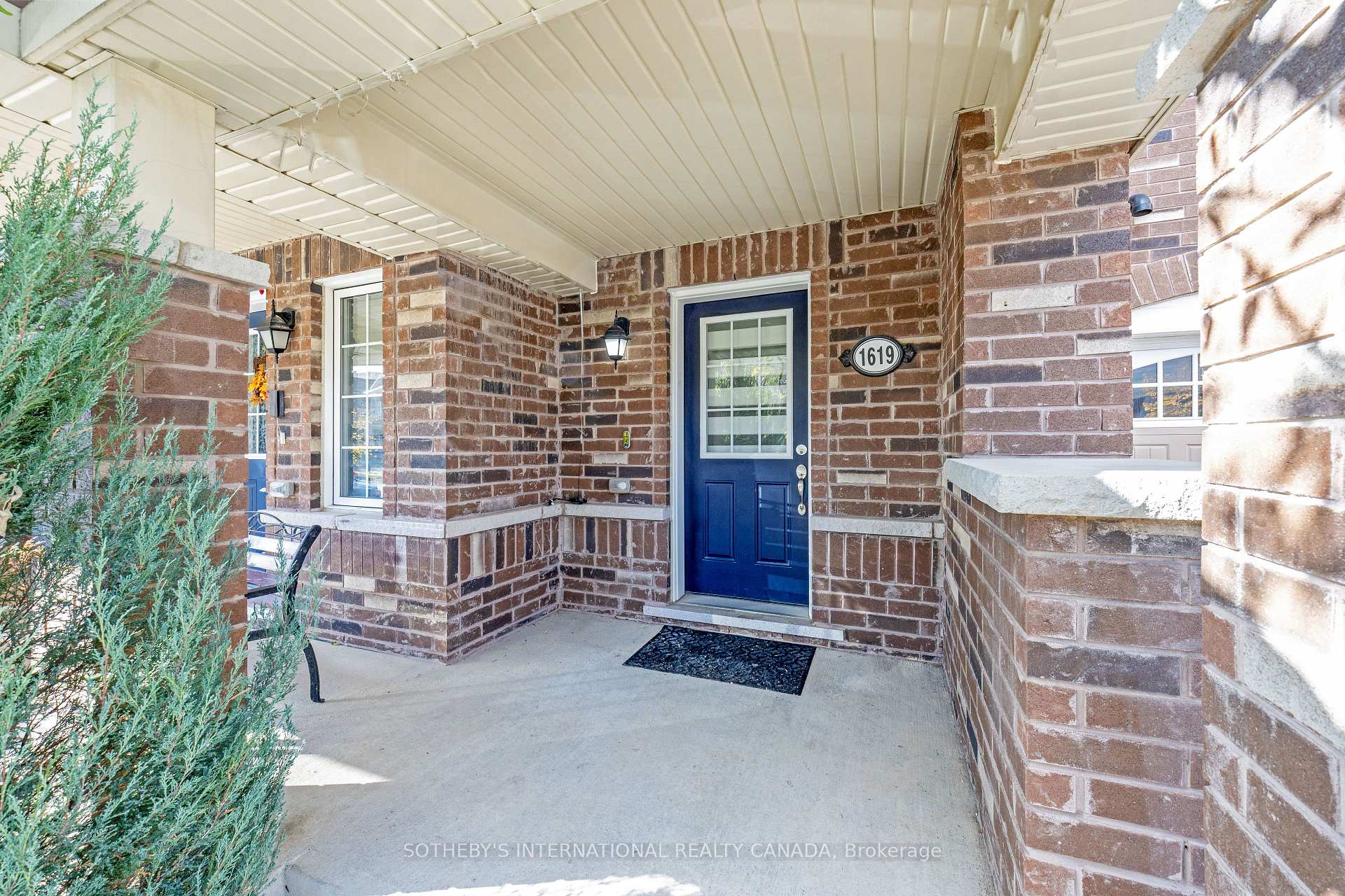 Photo 3 of 1619 Gainer Crescent, Milton, Clarke — HOMEH