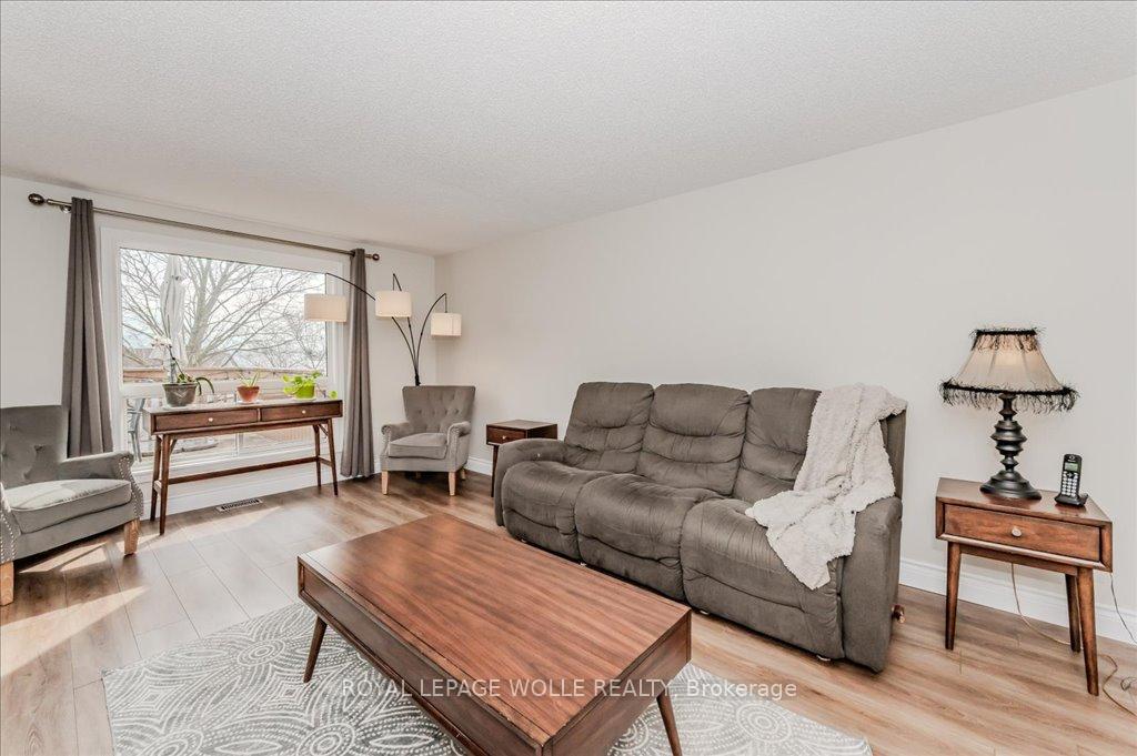 Photo 8 of 350 Misty Crescent, Kitchener — HOMEH