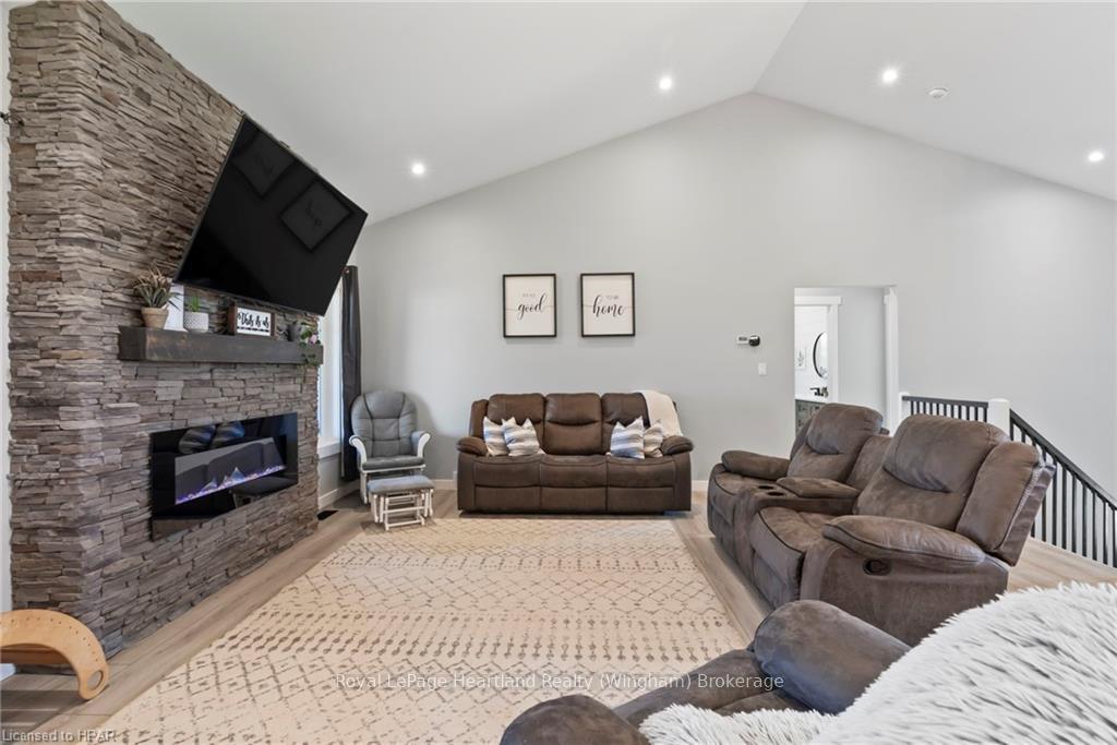 Photo 16 of 51 Highland Road, Minto — HOMEH