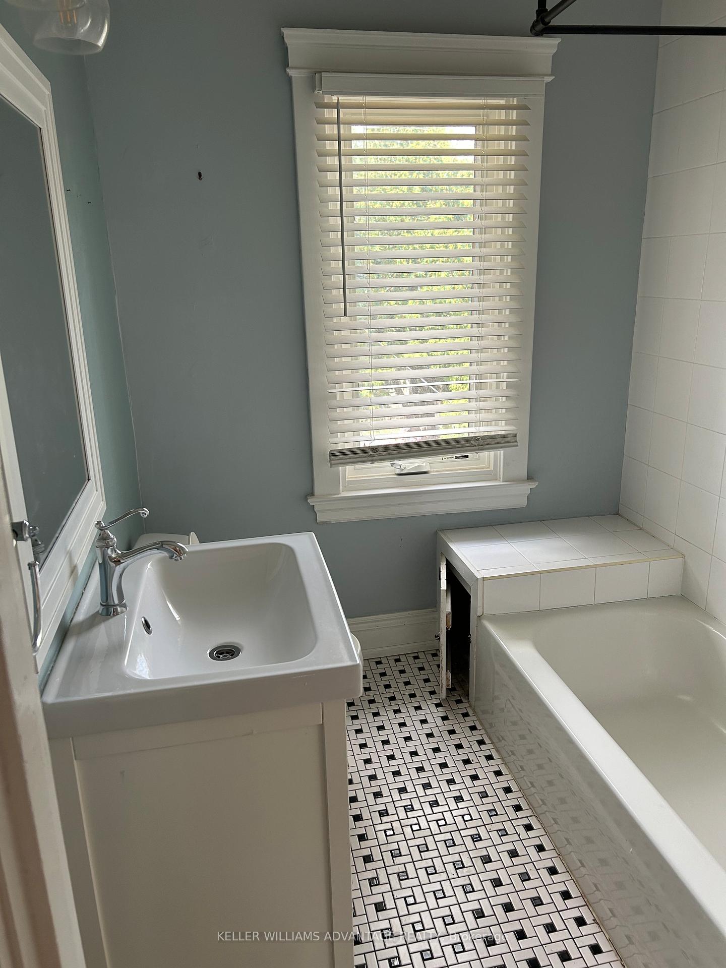 Photo 8 of Unit Upper floor, 156 Burris Street, Hamilton, St. Clair — HOMEH