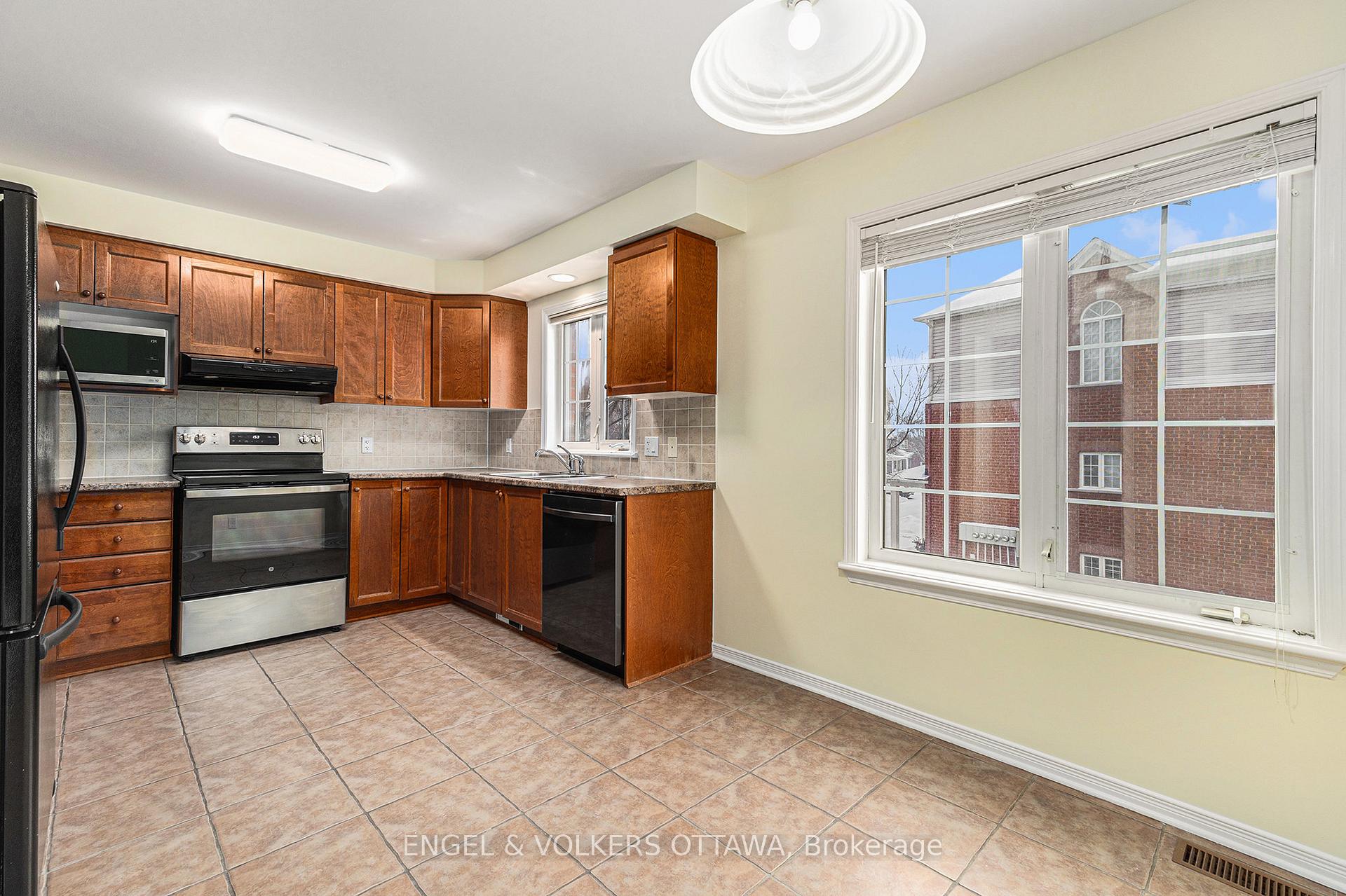 Photo 11 of Unit 215, 90 Edenvale Drive, Ottawa, Kanata - Beaverbrook — HOMEH