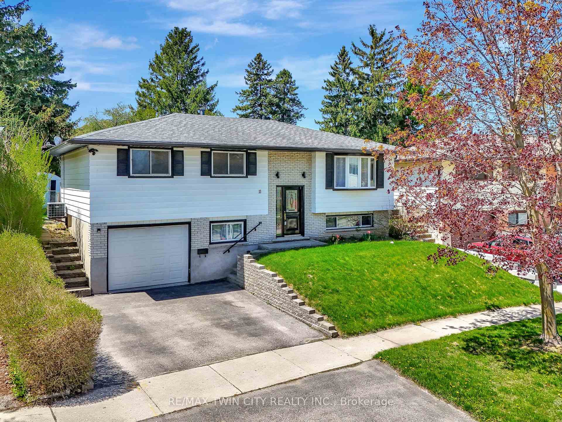 Photo 1 of 11 Glen Park Crescent, Kitchener — HOMEH