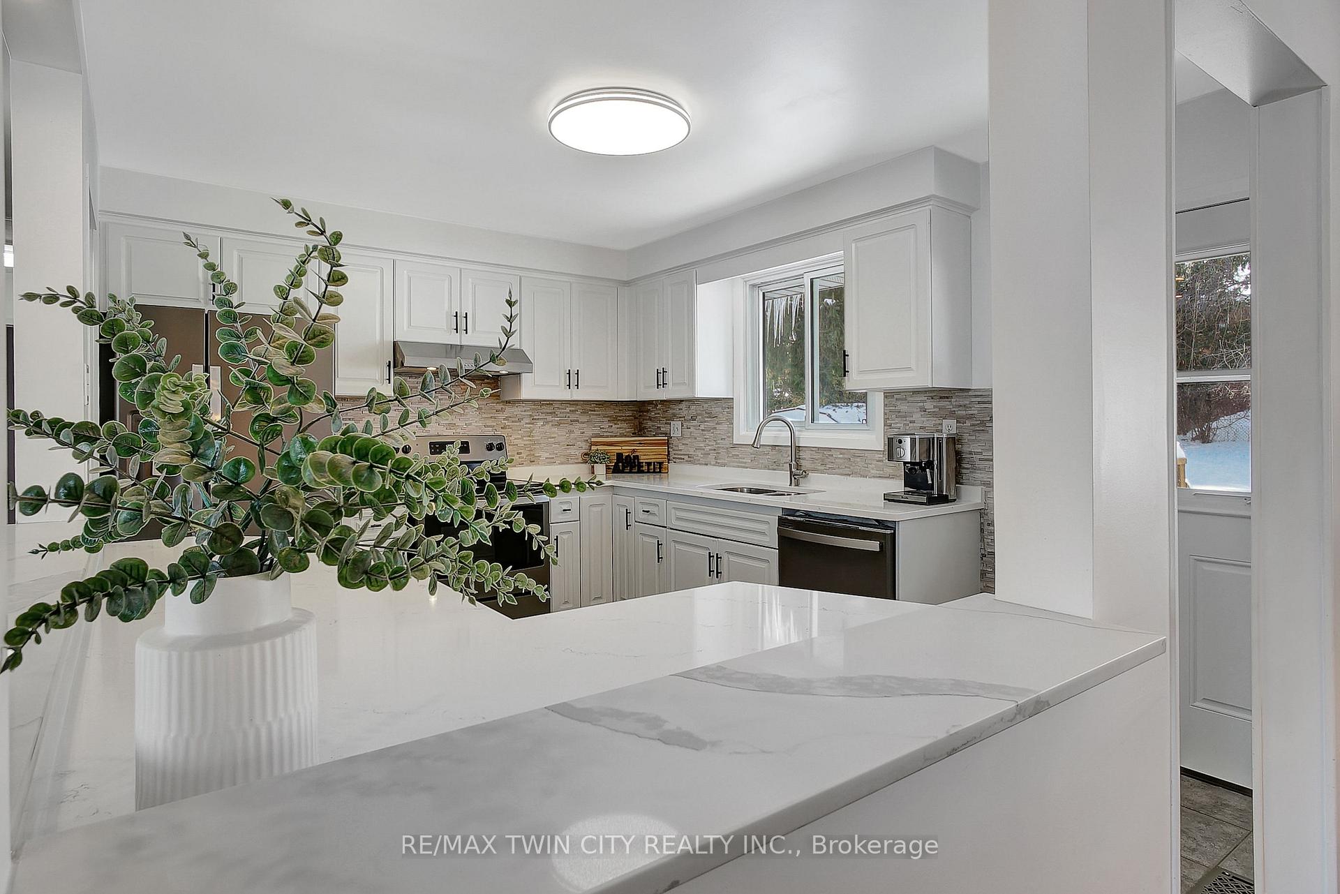 Photo 6 of 11 Glen Park Crescent, Kitchener — HOMEH