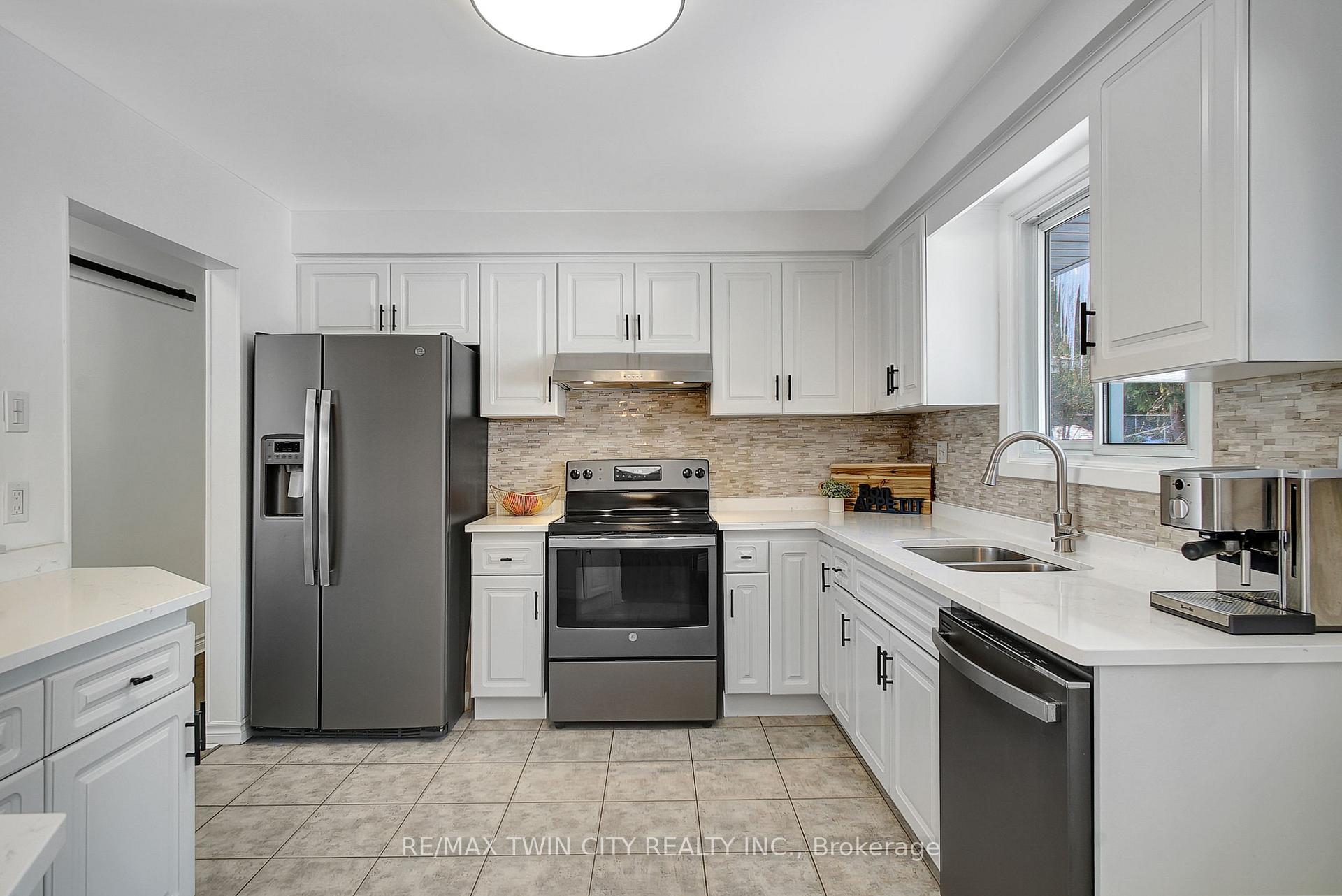 Photo 13 of 11 Glen Park Crescent, Kitchener — HOMEH