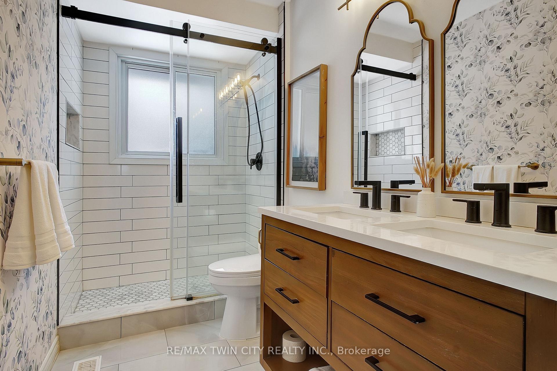 Photo 16 of 11 Glen Park Crescent, Kitchener — HOMEH