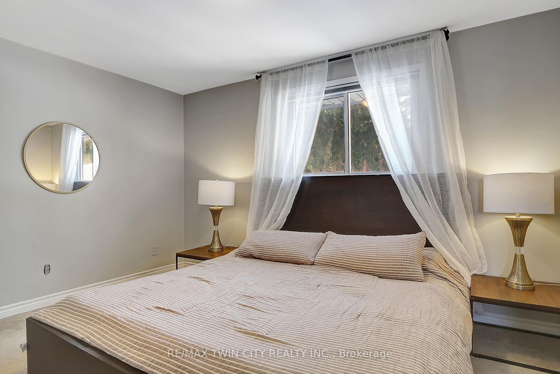 Photo 17 of 11 Glen Park Crescent, Kitchener — HOMEH