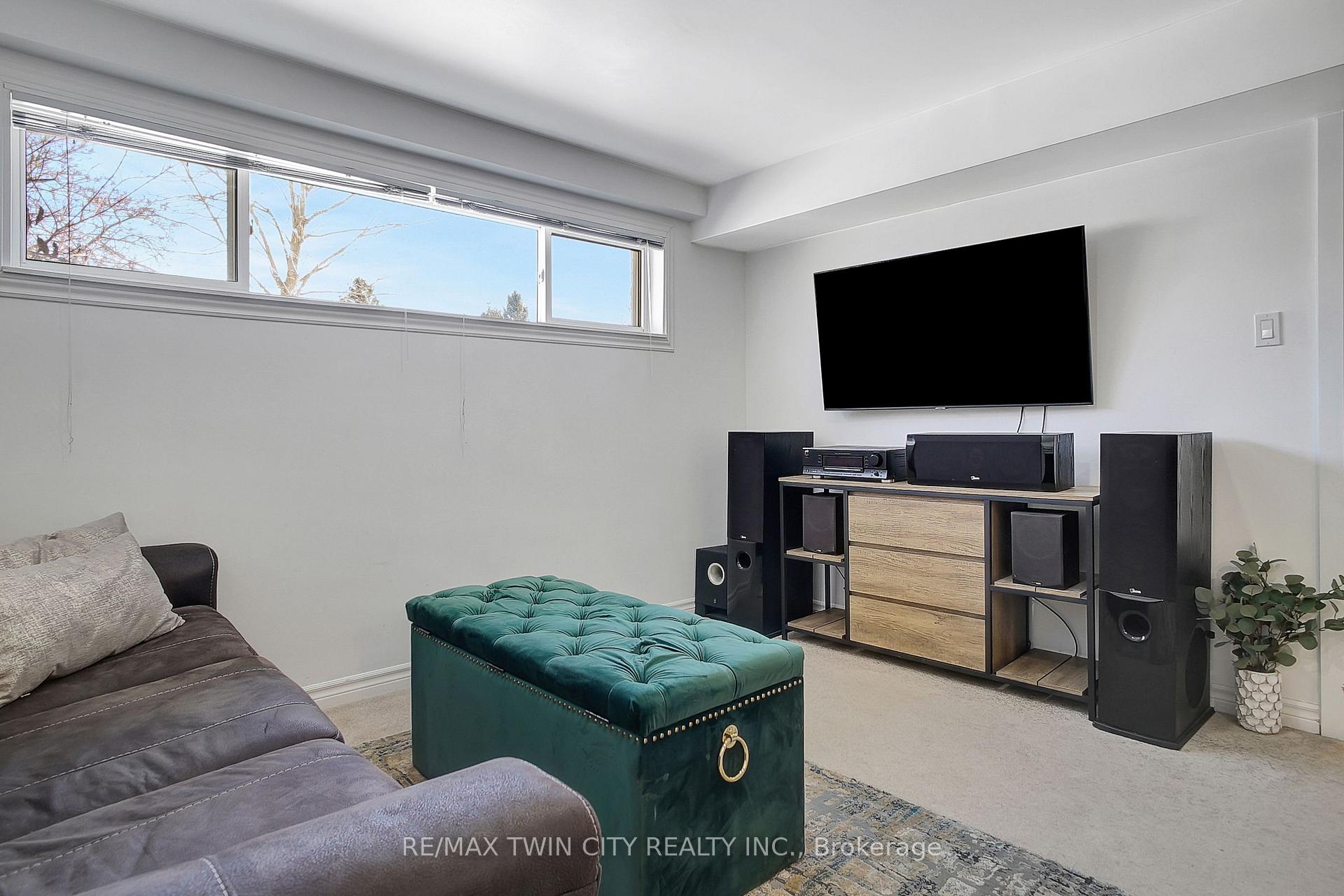Photo 23 of 11 Glen Park Crescent, Kitchener — HOMEH