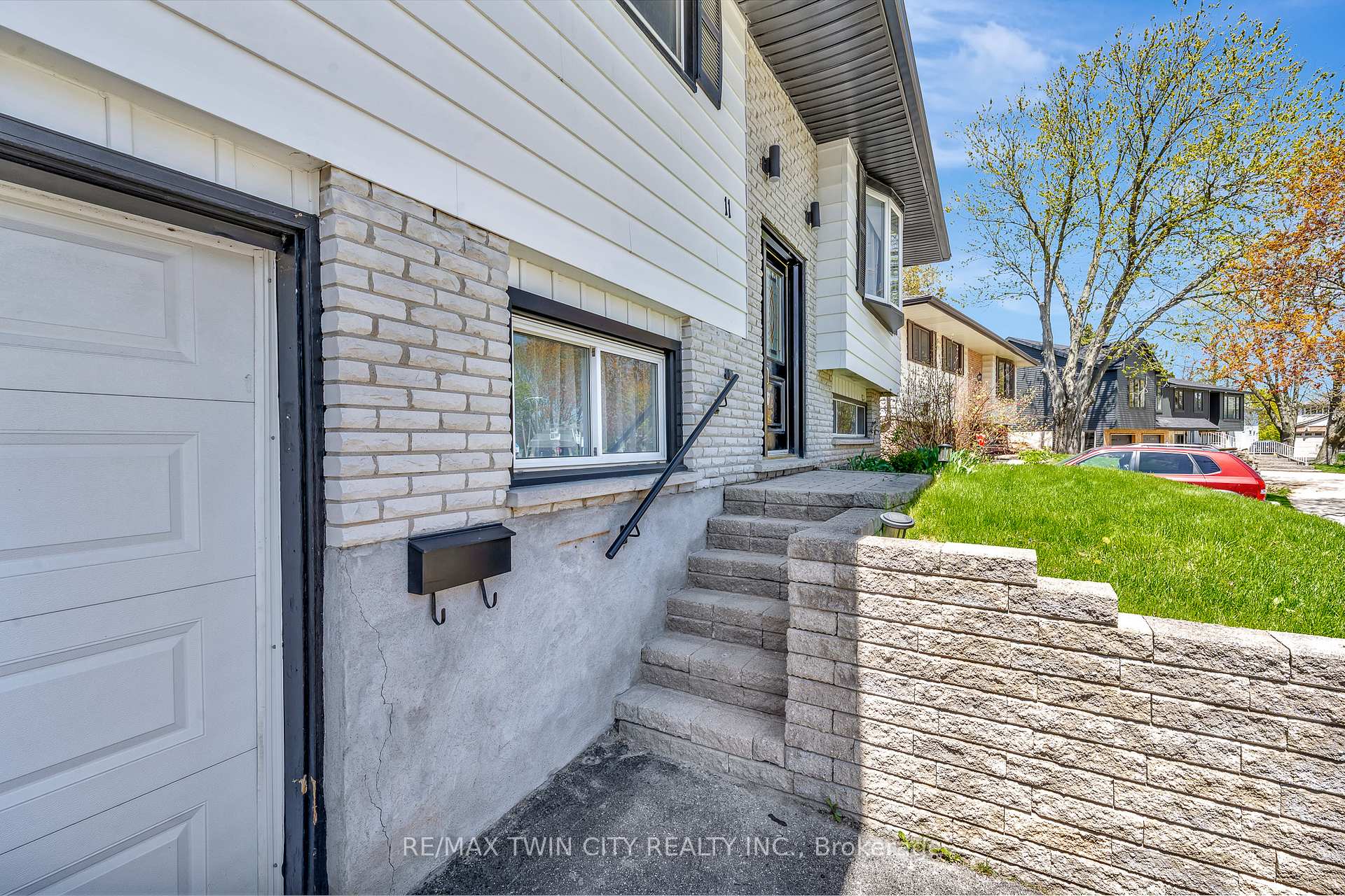Photo 47 of 11 Glen Park Crescent, Kitchener — HOMEH