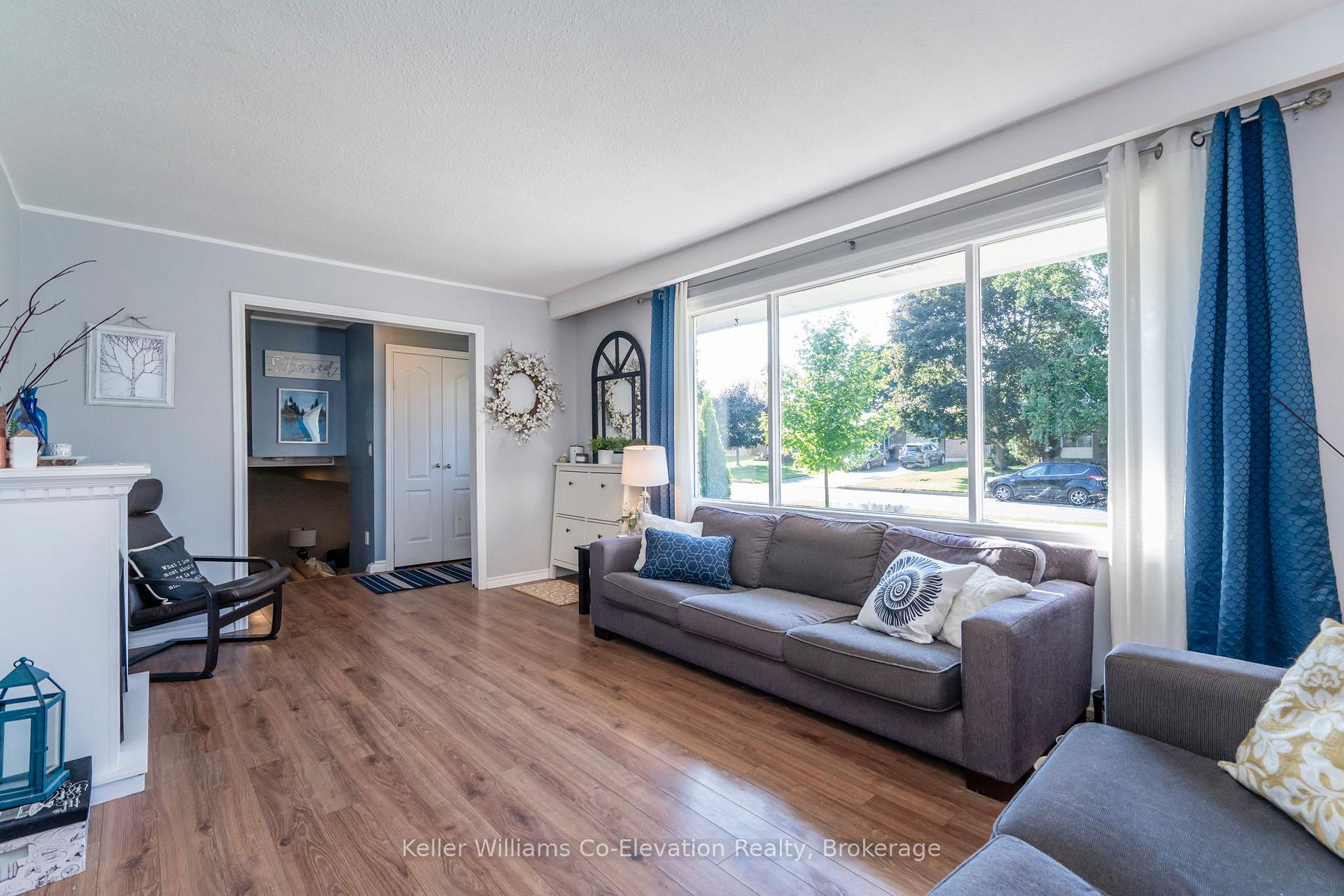 Photo 3 of 1050 Glen Eagles Crescent, Midland — HOMEH