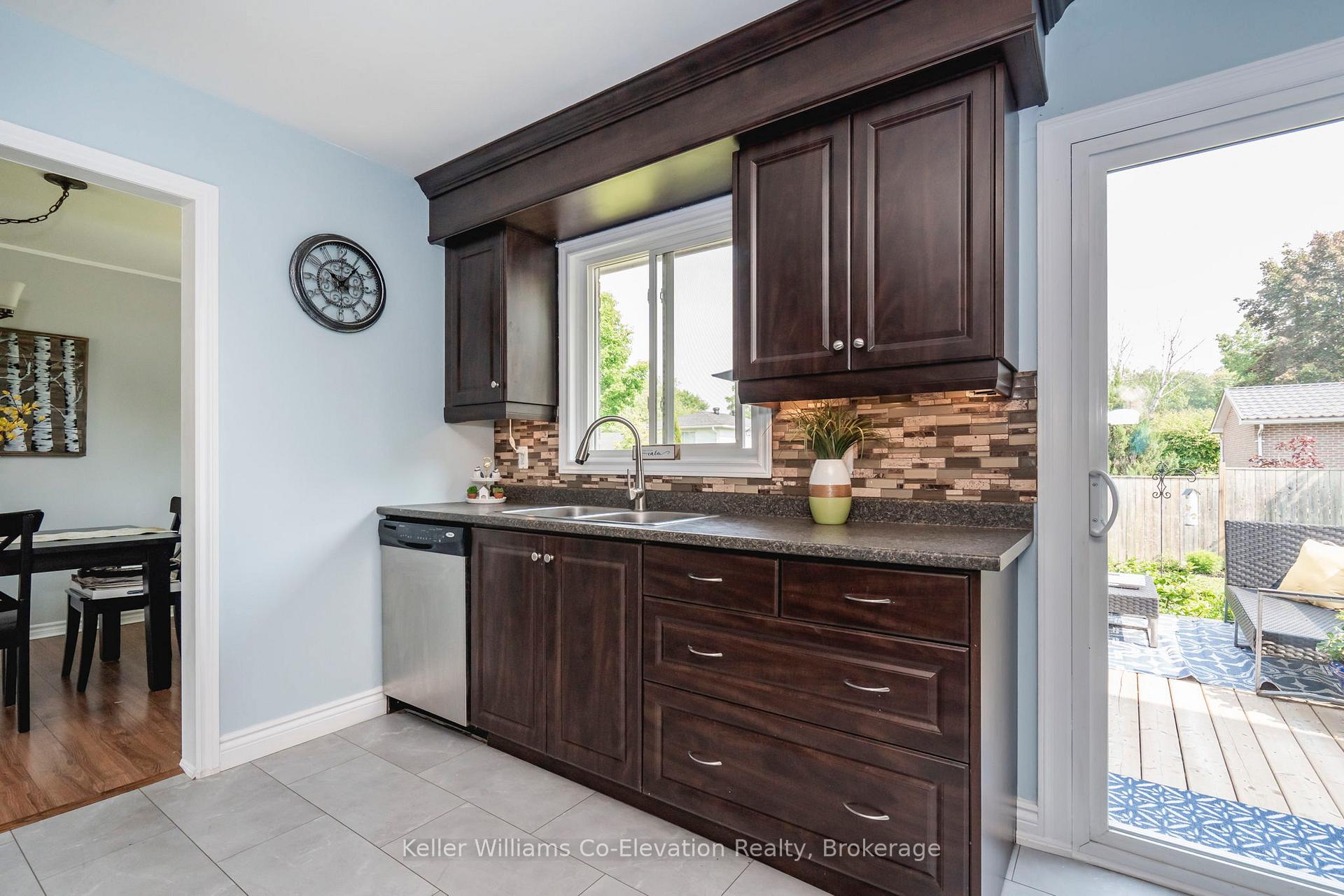Photo 7 of 1050 Glen Eagles Crescent, Midland — HOMEH