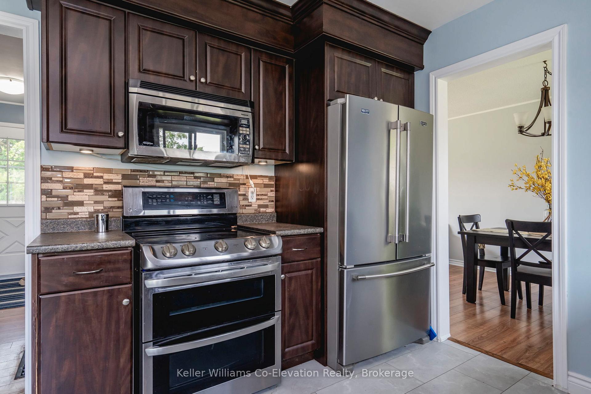 Photo 8 of 1050 Glen Eagles Crescent, Midland — HOMEH