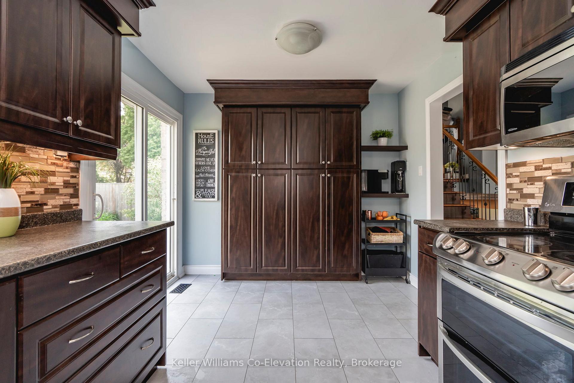 Photo 9 of 1050 Glen Eagles Crescent, Midland — HOMEH