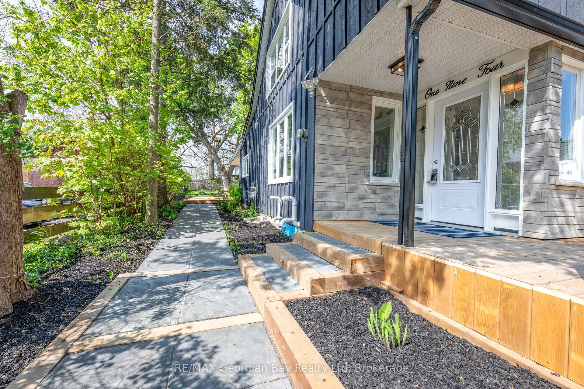 Photo 2 of 194 Charles Street, Midland — HOMEH