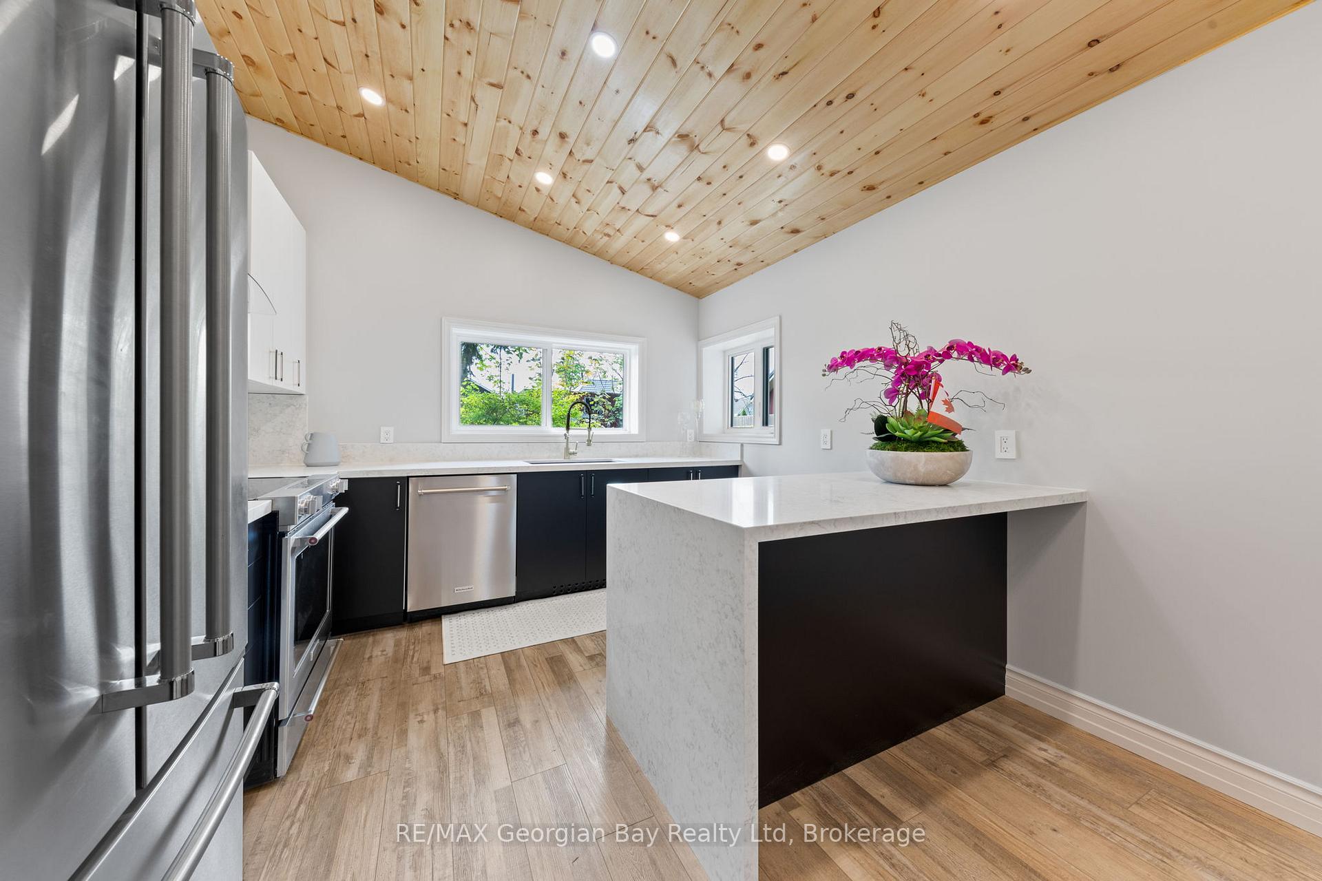Photo 10 of 194 Charles Street, Midland — HOMEH