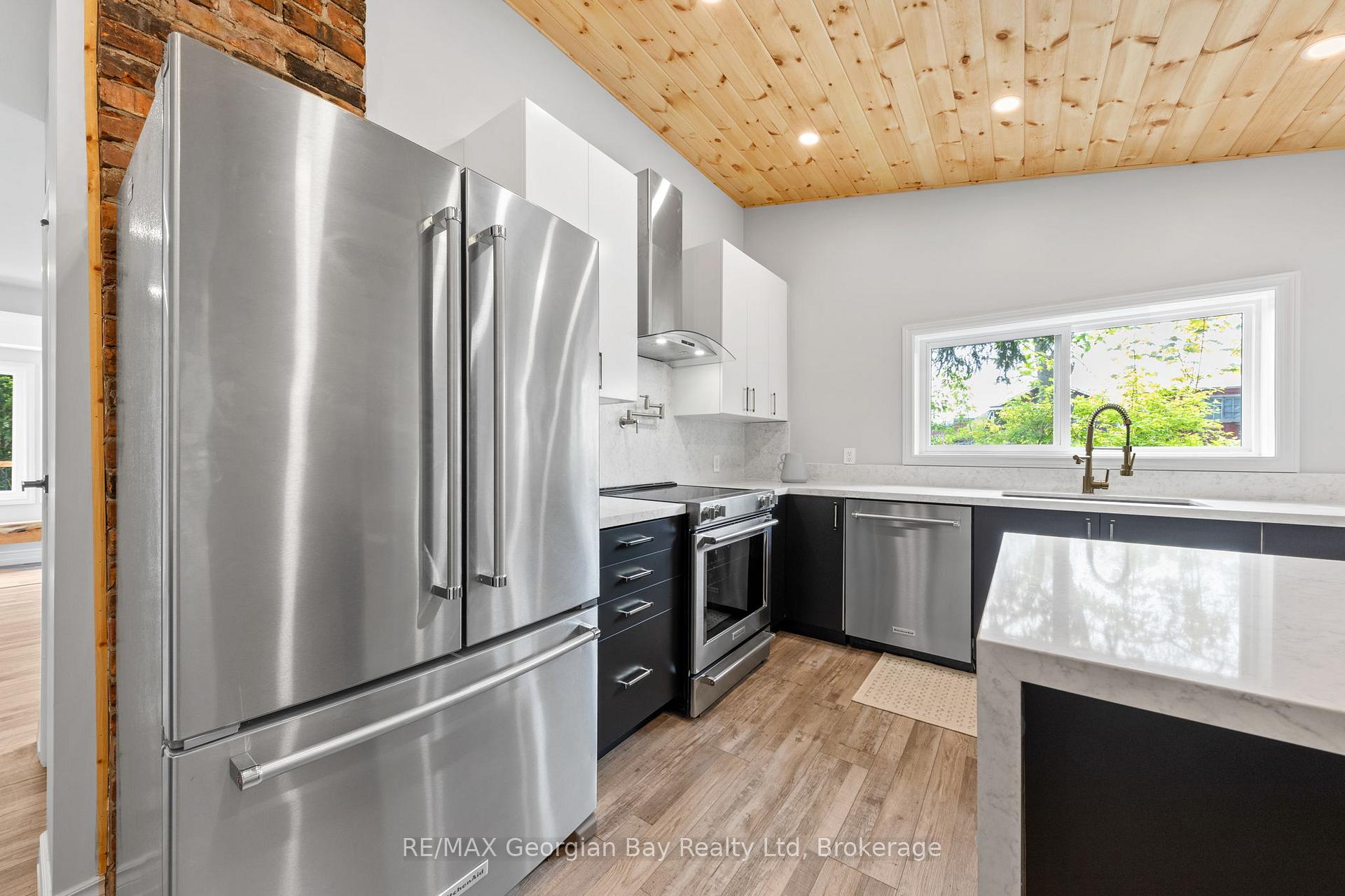 Photo 12 of 194 Charles Street, Midland — HOMEH
