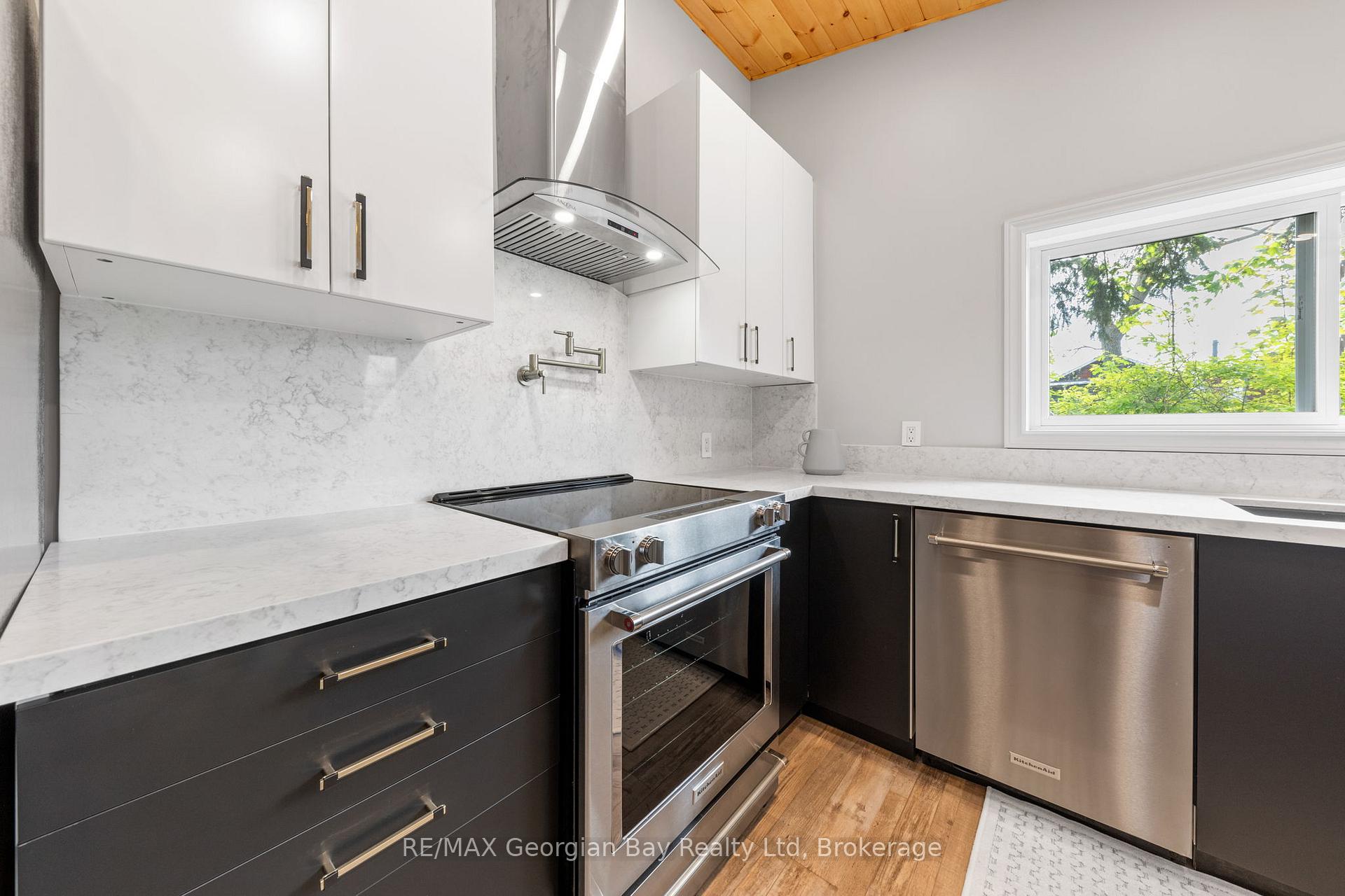 Photo 13 of 194 Charles Street, Midland — HOMEH