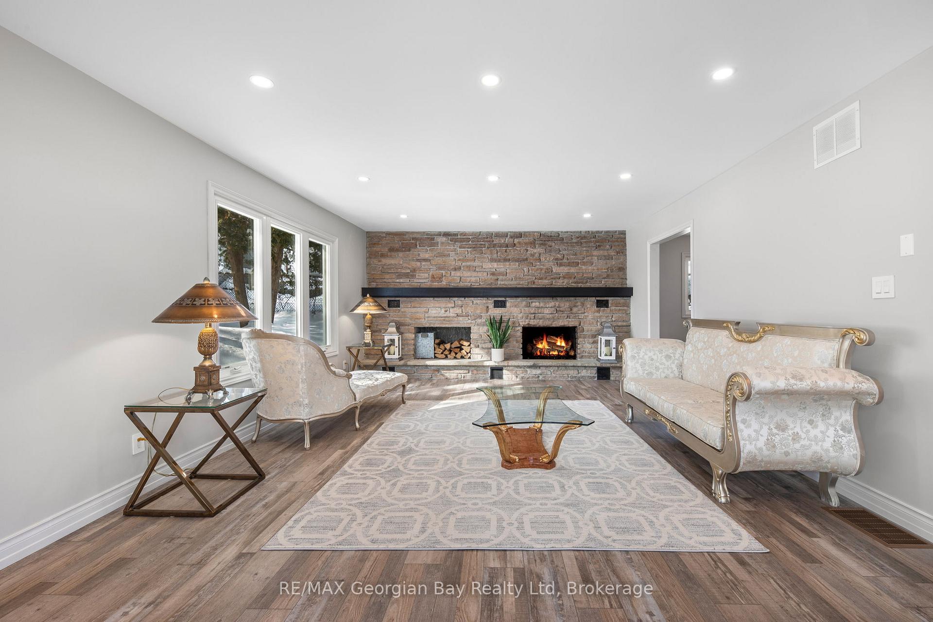 Photo 16 of 194 Charles Street, Midland — HOMEH