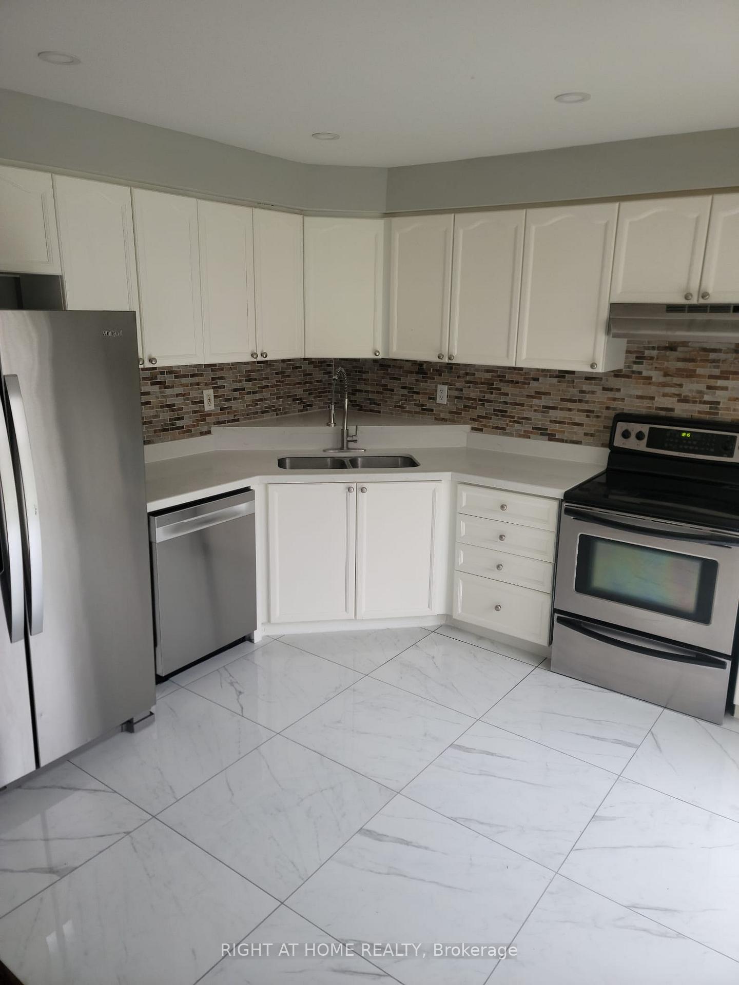 Photo 8 of 1407 Mcdermott Way N, Milton, Beaty — HOMEH