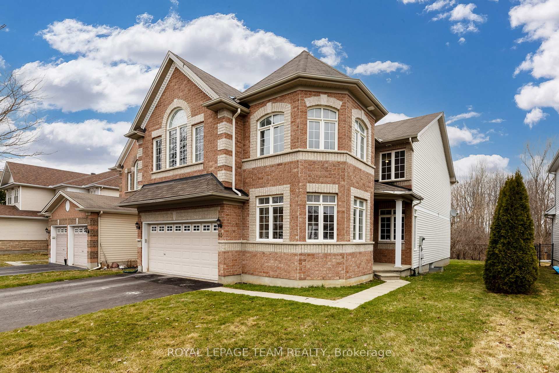 Photo 2 of 45 Catterick Crescent, Ottawa, Kanata - Morgan's Grant/South March — HOMEH