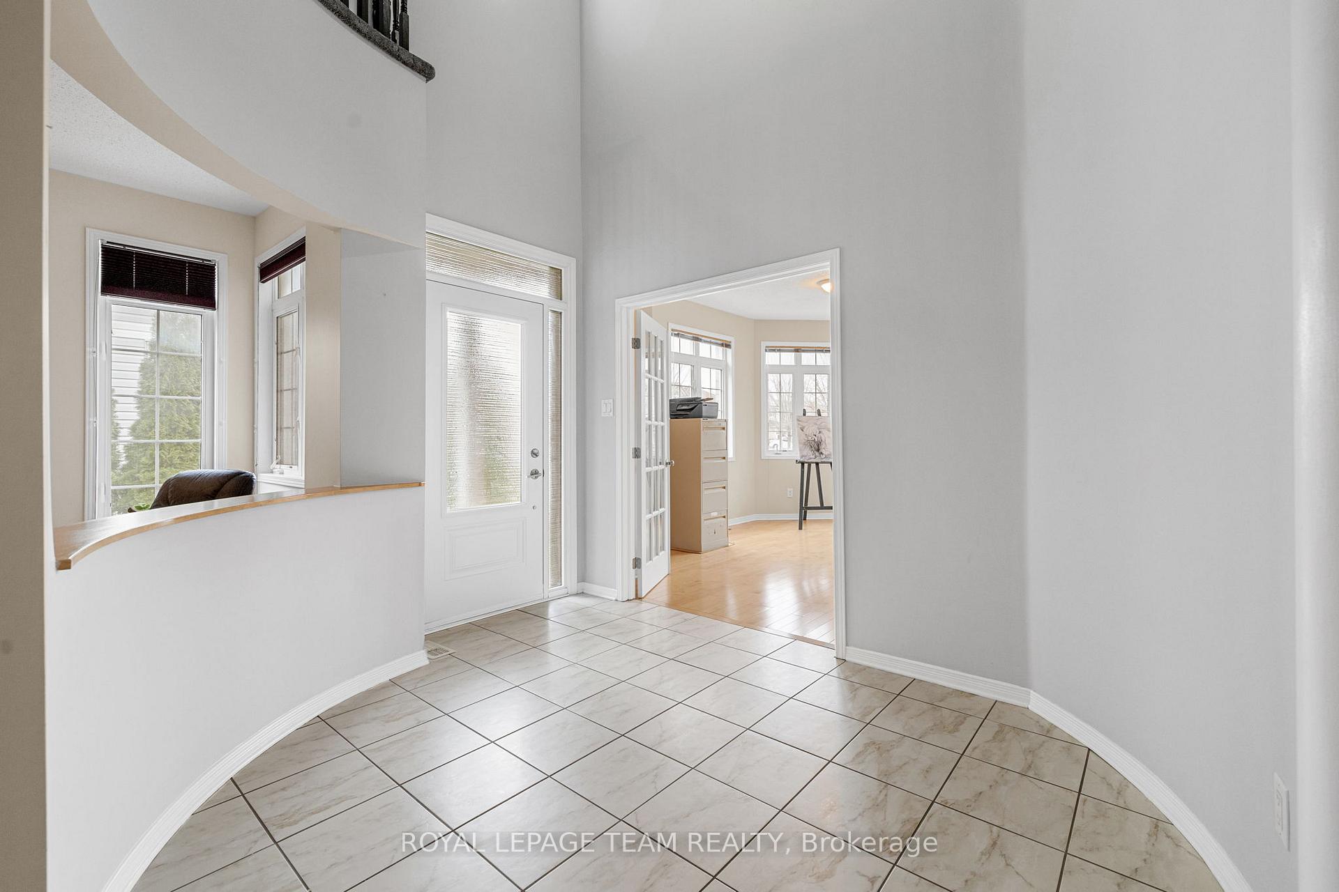 Photo 4 of 45 Catterick Crescent, Ottawa, Kanata - Morgan's Grant/South March — HOMEH