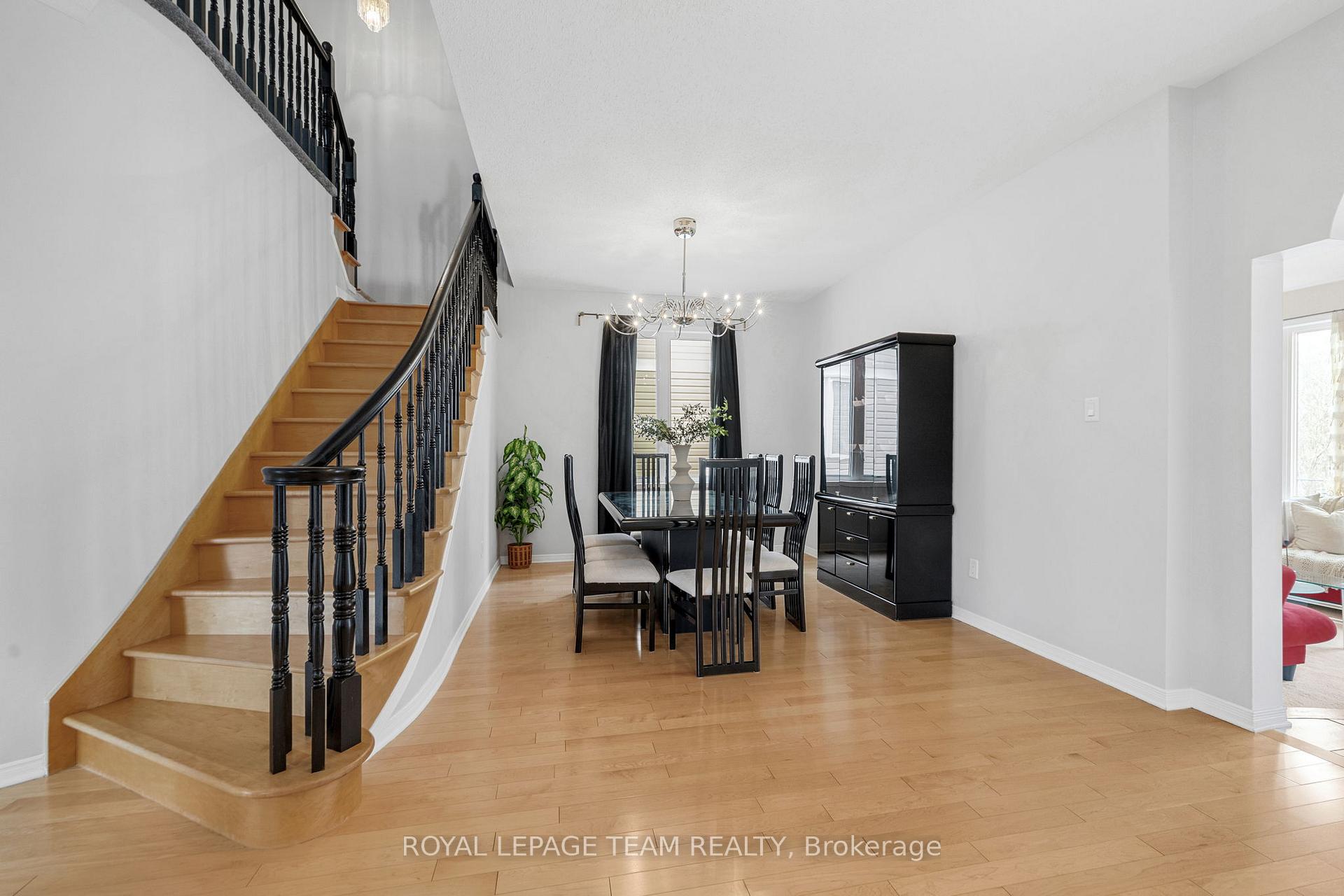 Photo 8 of 45 Catterick Crescent, Ottawa, Kanata - Morgan's Grant/South March — HOMEH