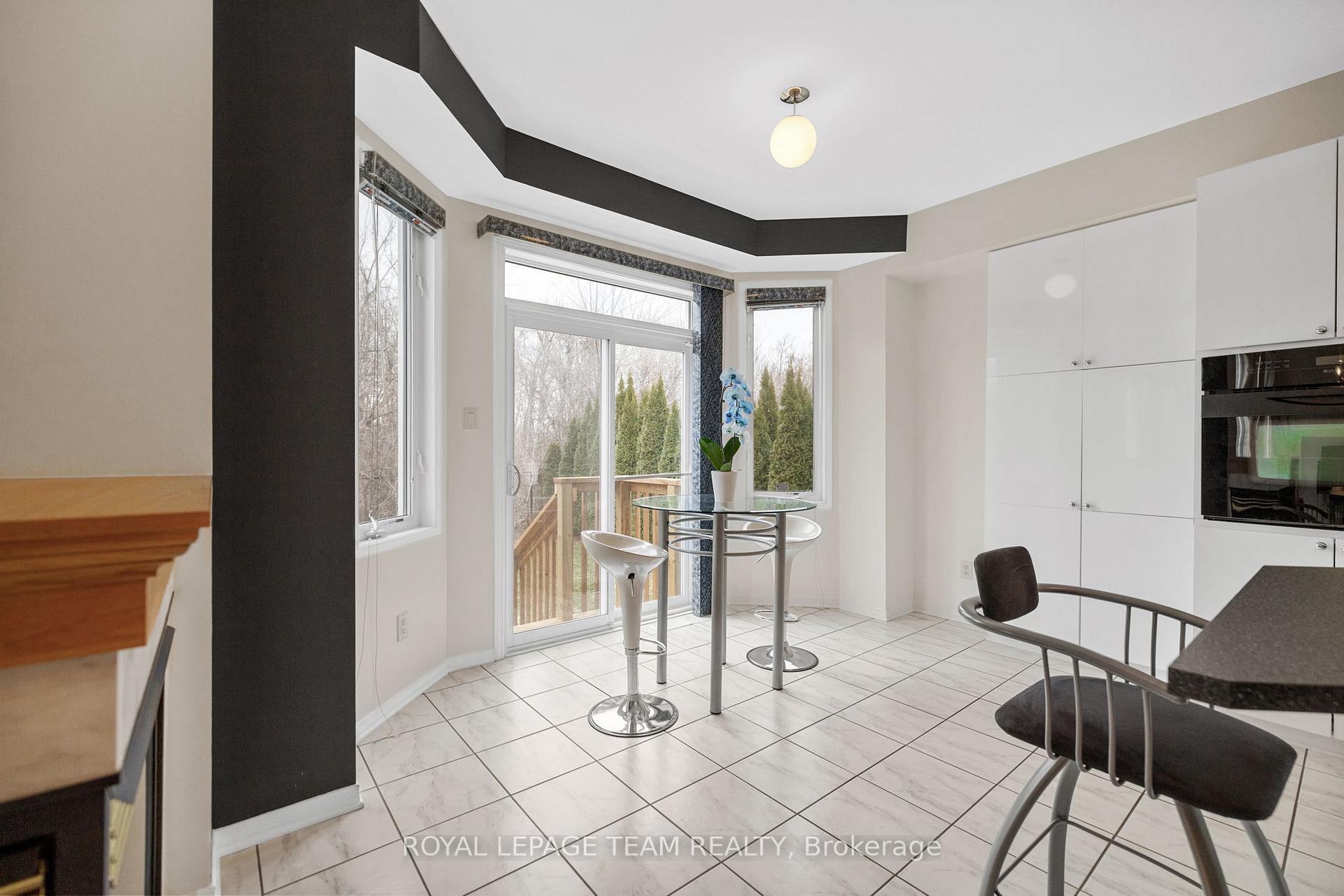 Photo 15 of 45 Catterick Crescent, Ottawa, Kanata - Morgan's Grant/South March — HOMEH