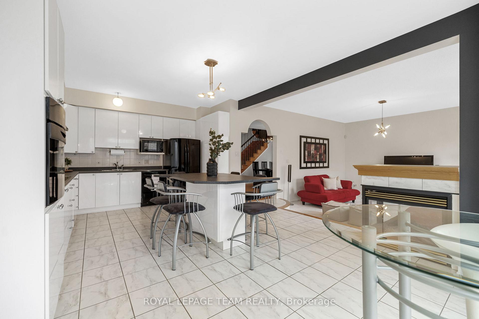 Photo 16 of 45 Catterick Crescent, Ottawa, Kanata - Morgan's Grant/South March — HOMEH