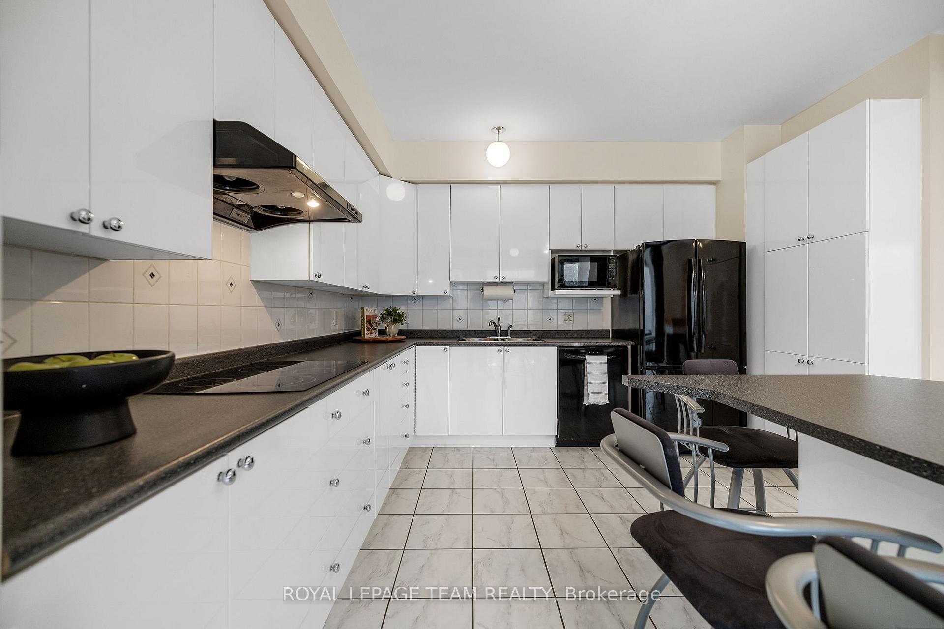 Photo 17 of 45 Catterick Crescent, Ottawa, Kanata - Morgan's Grant/South March — HOMEH