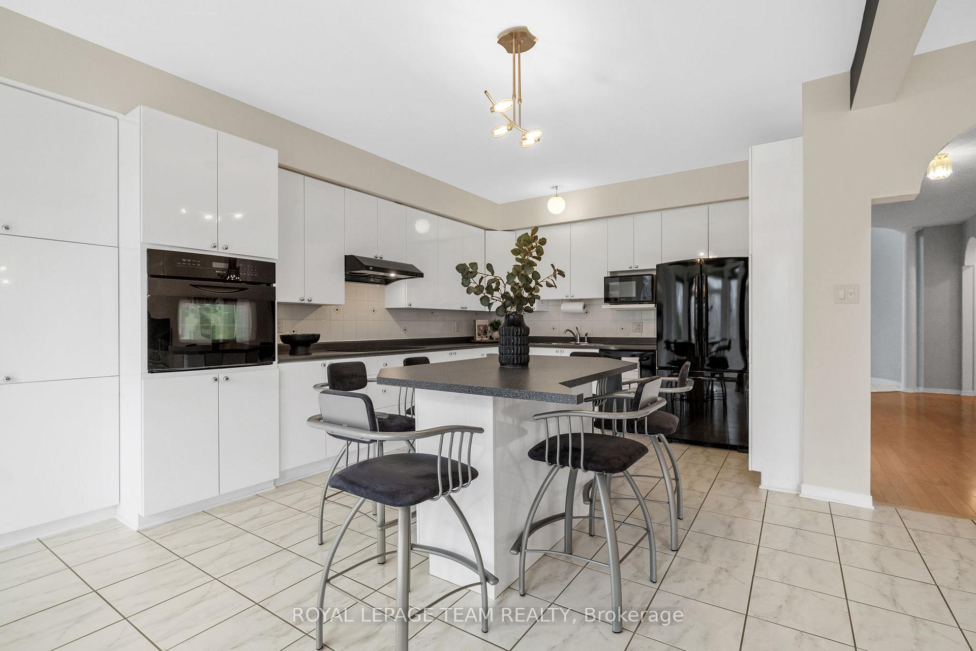 Photo 20 of 45 Catterick Crescent, Ottawa, Kanata - Morgan's Grant/South March — HOMEH