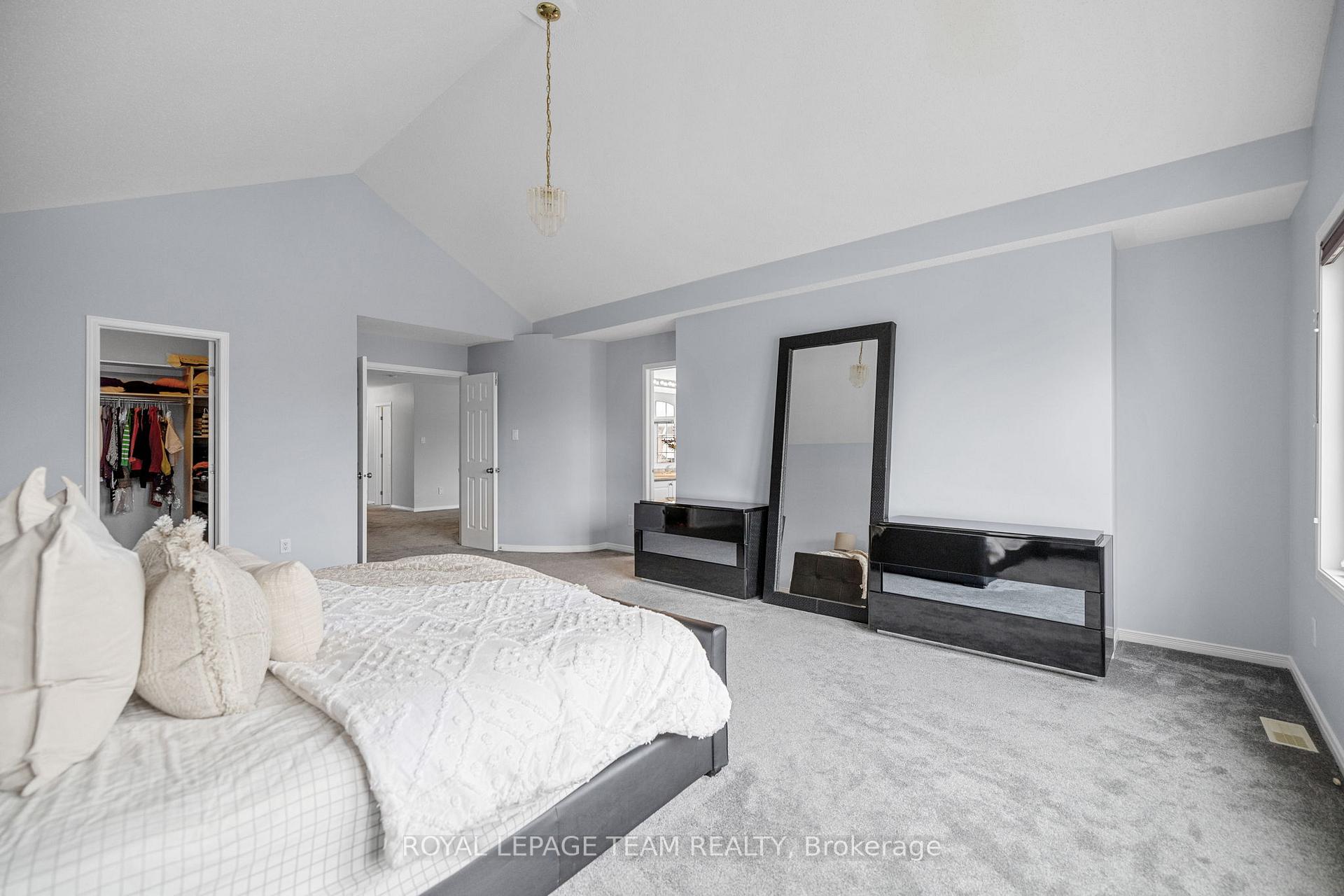 Photo 29 of 45 Catterick Crescent, Ottawa, Kanata - Morgan's Grant/South March — HOMEH