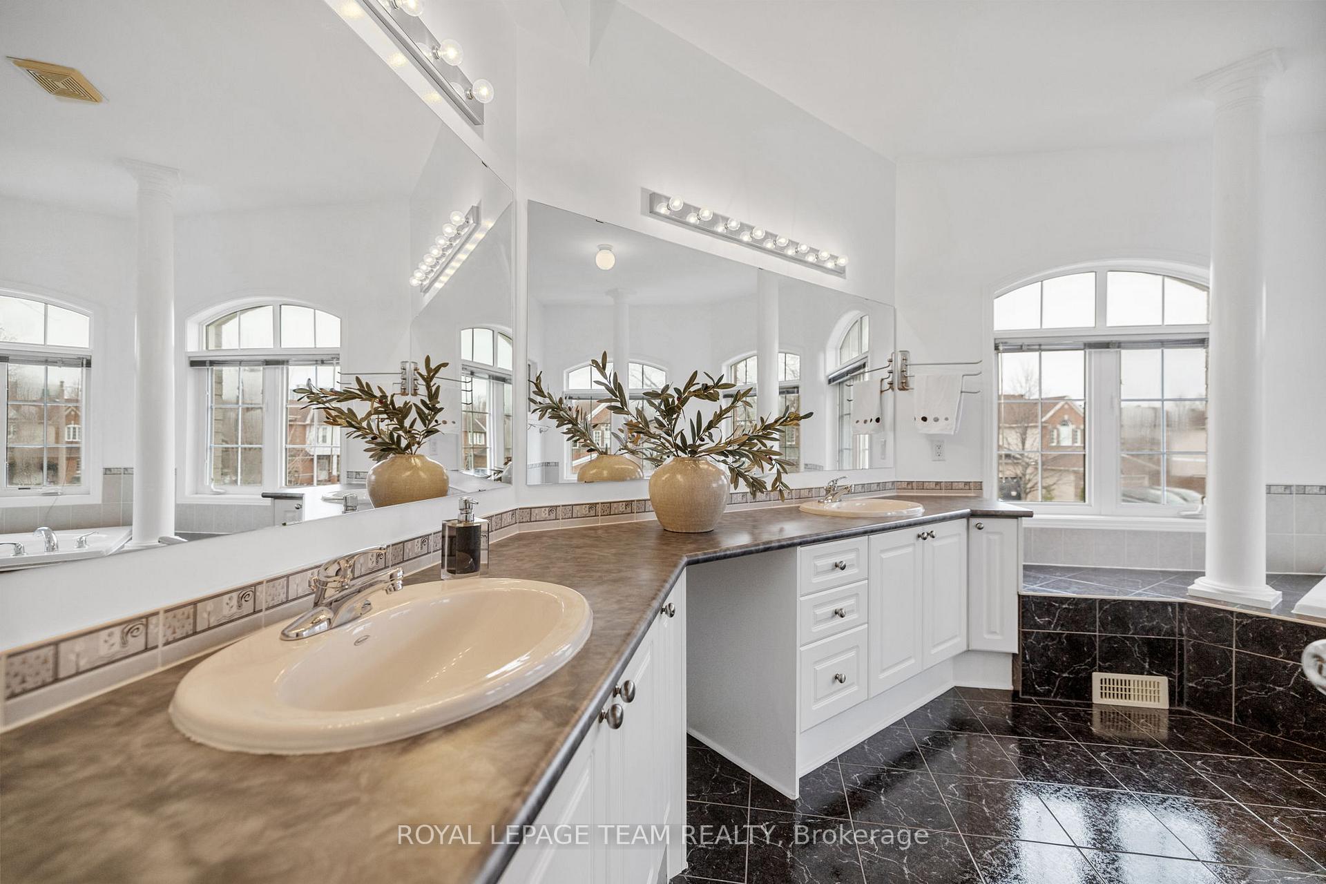 Photo 30 of 45 Catterick Crescent, Ottawa, Kanata - Morgan's Grant/South March — HOMEH
