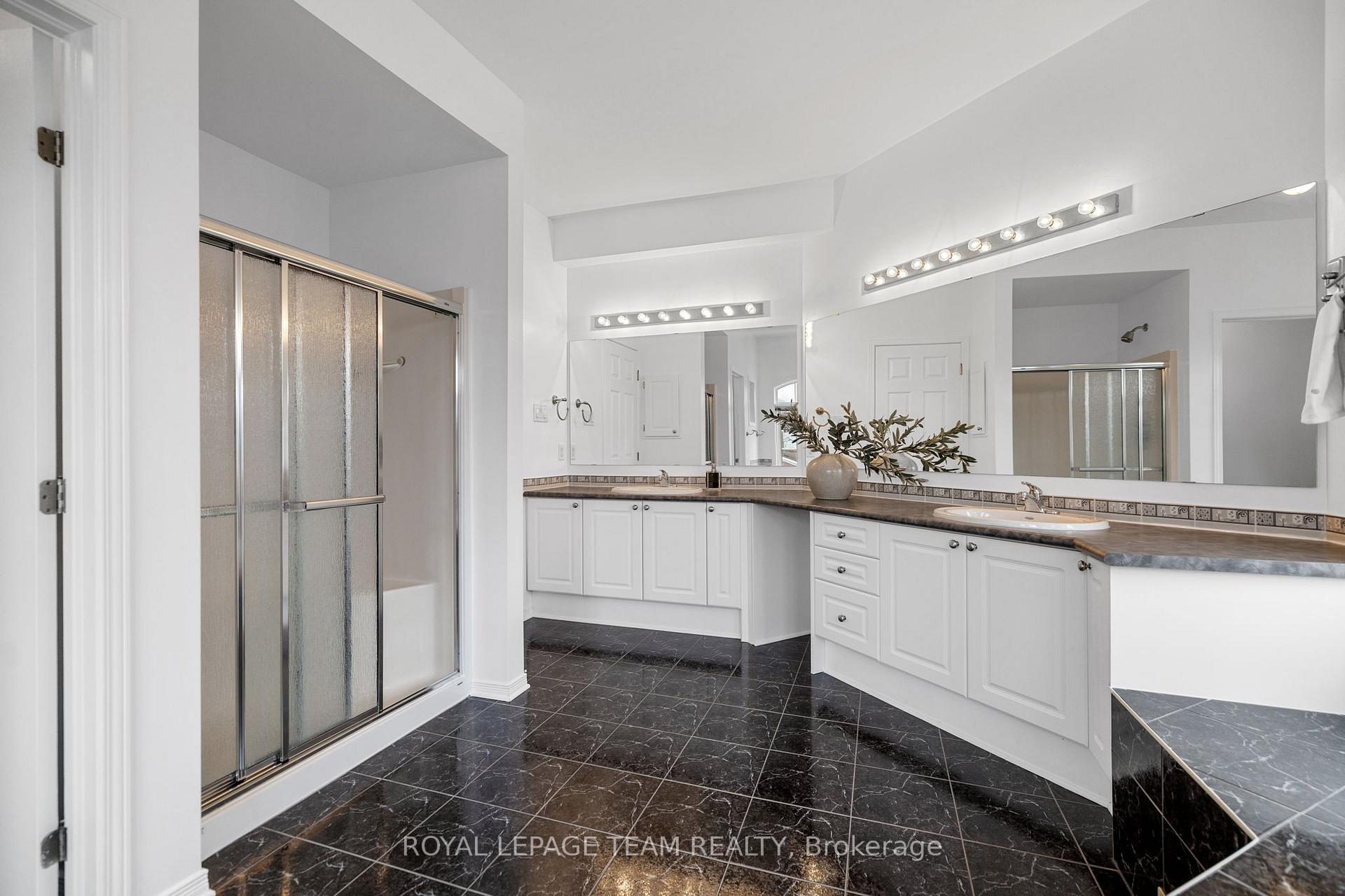 Photo 32 of 45 Catterick Crescent, Ottawa, Kanata - Morgan's Grant/South March — HOMEH