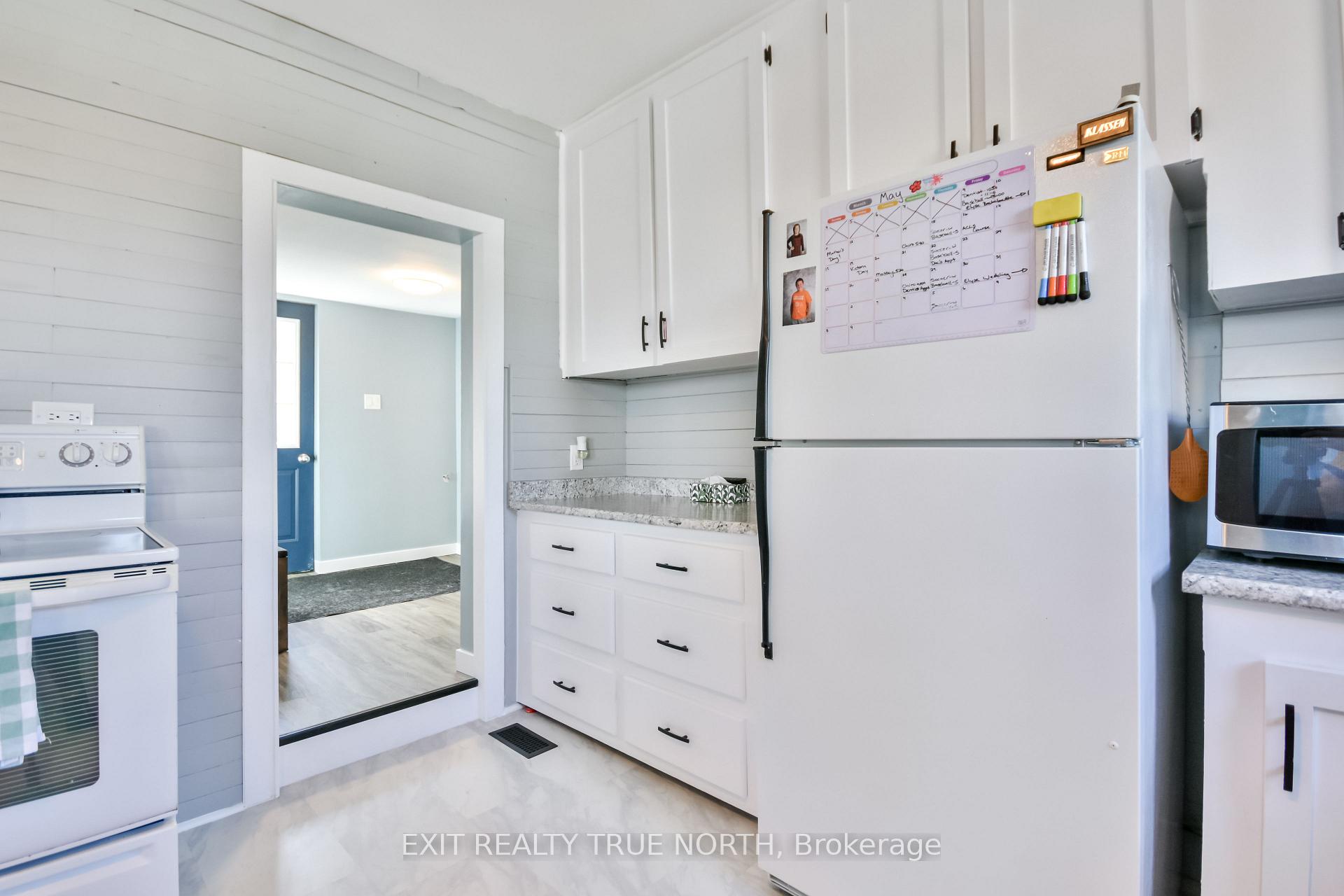 Photo 15 of 385 Gloucester Street, Midland — HOMEH