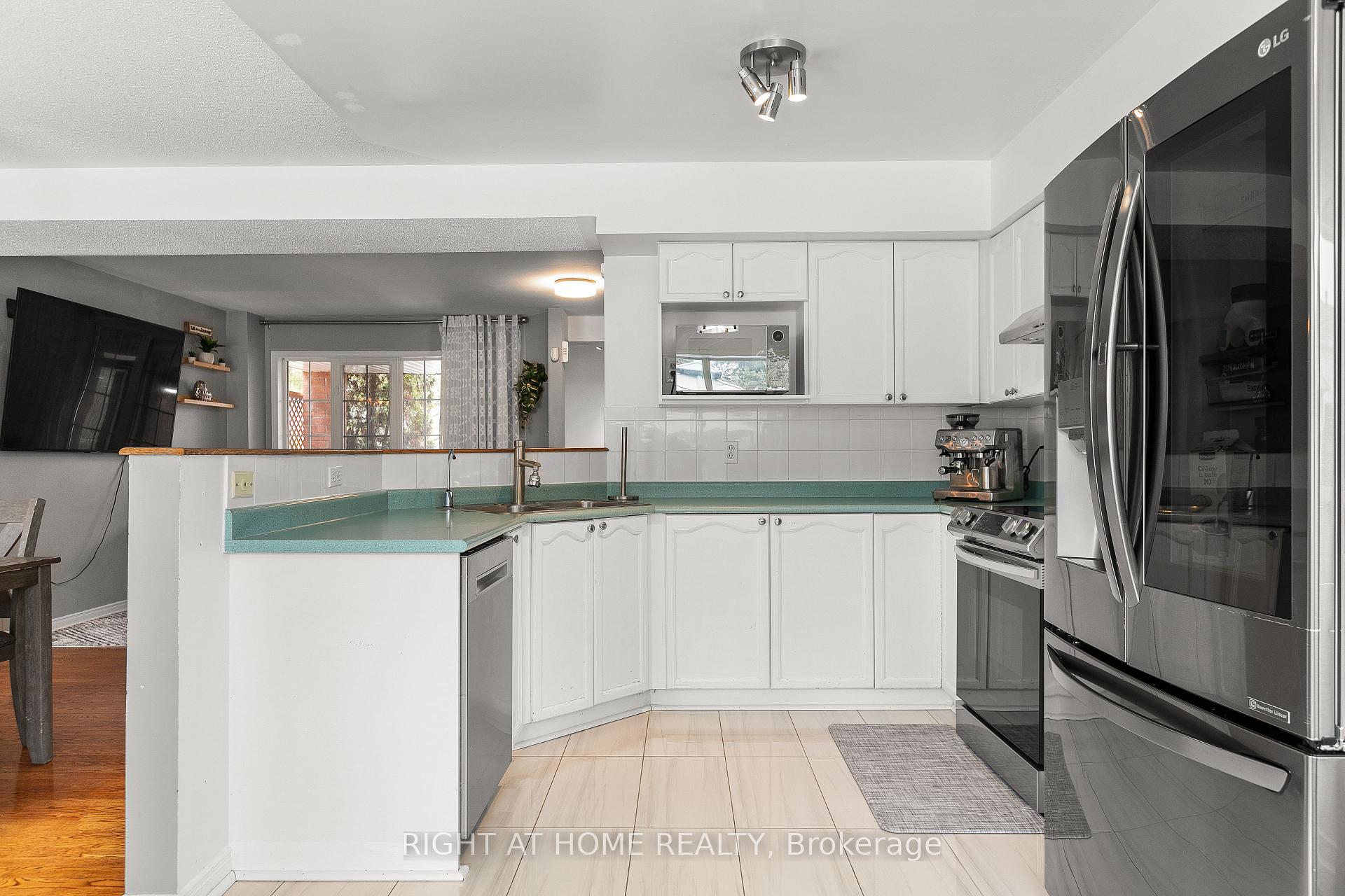 Photo 13 of 83 Cohen Avenue, Ottawa, Kanata - Katimavik — HOMEH