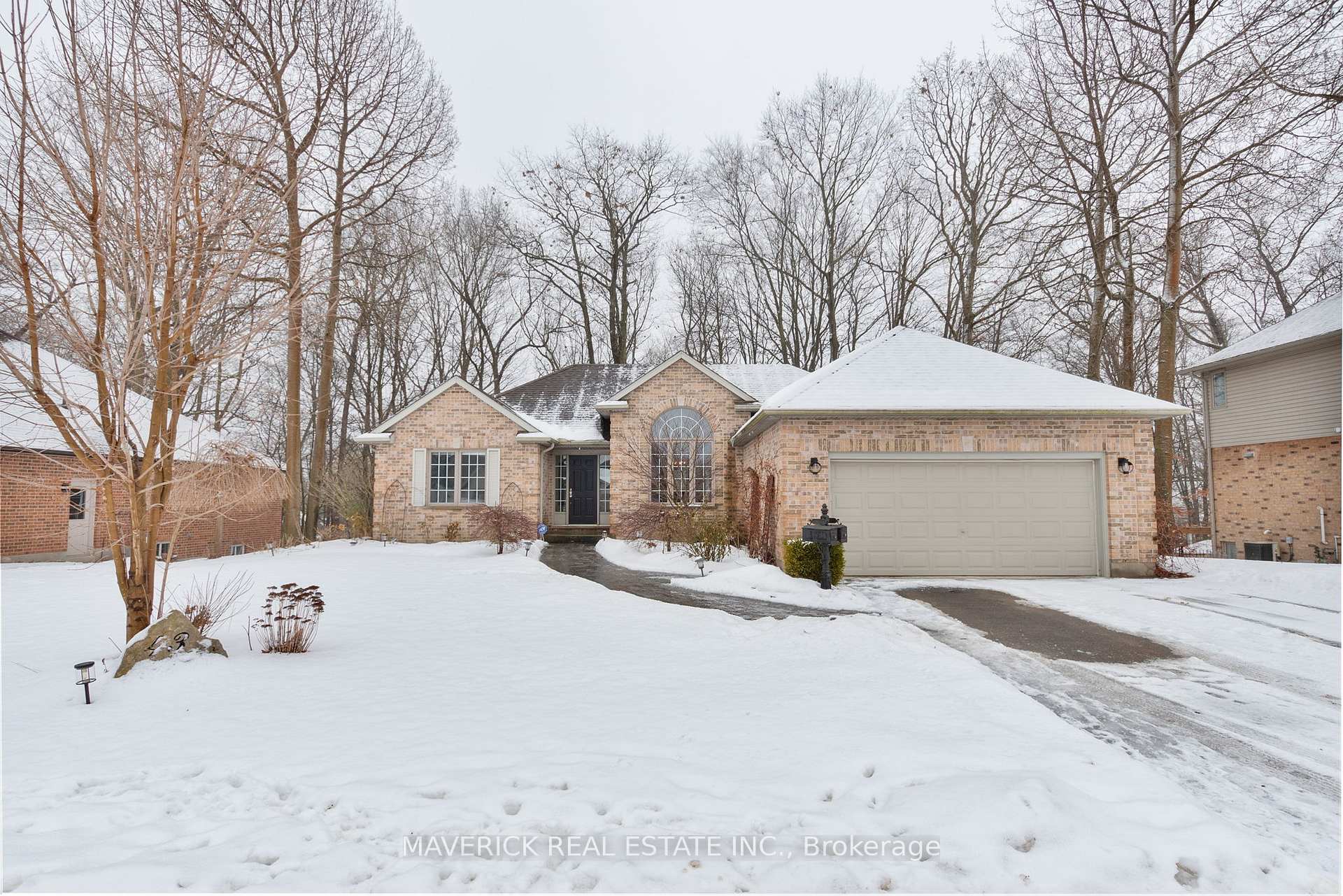 Photo 2 of 43 Birchcrest Drive, Middlesex Centre, Kilworth — HOMEH
