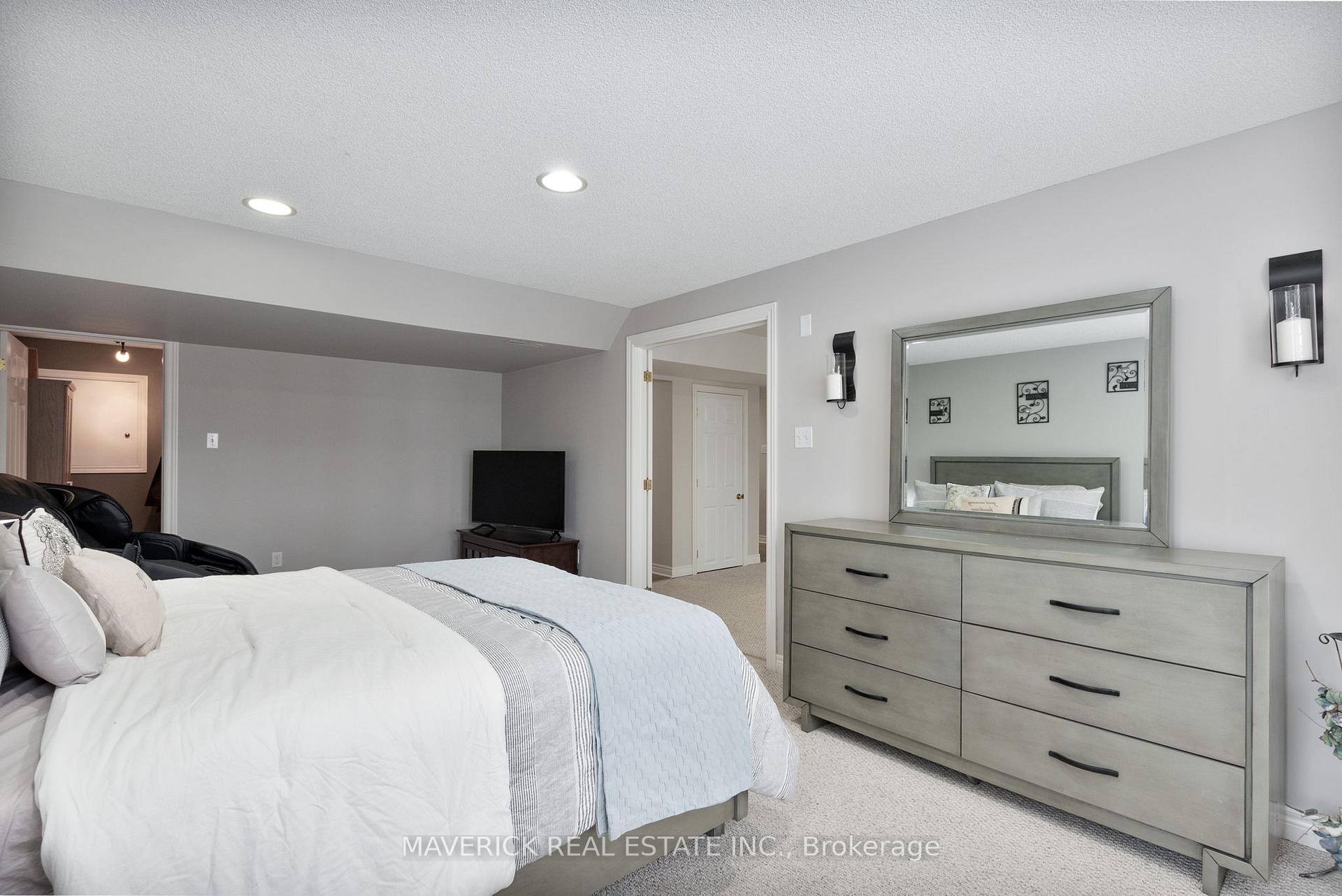 Photo 33 of 43 Birchcrest Drive, Middlesex Centre, Kilworth — HOMEH