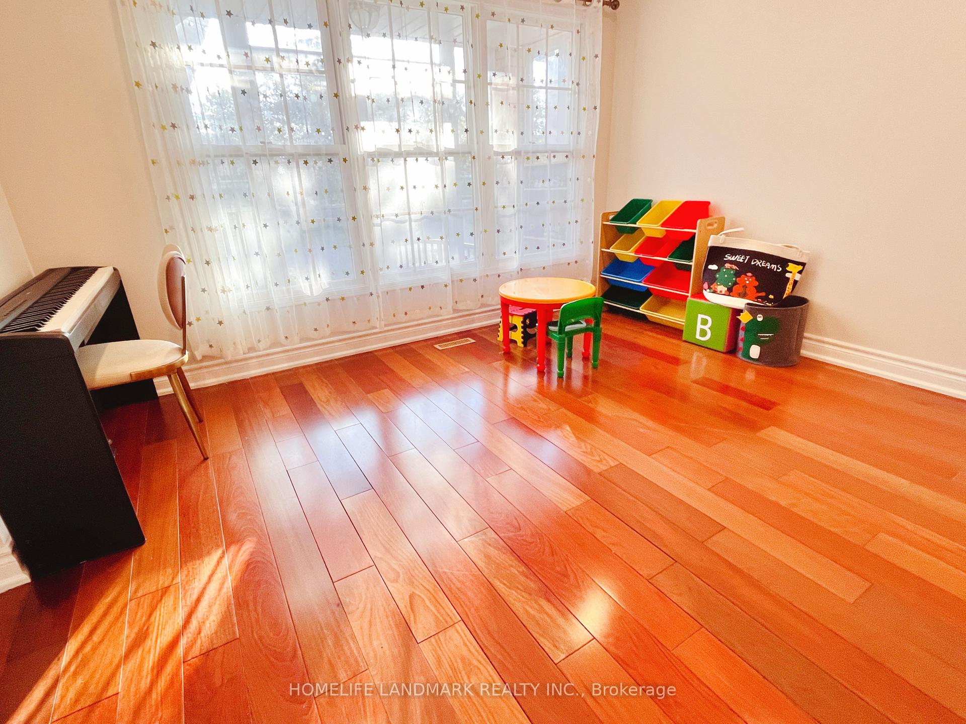 Photo 10 of 2 Marion Crescent, Markham, Raymerville — HOMEH