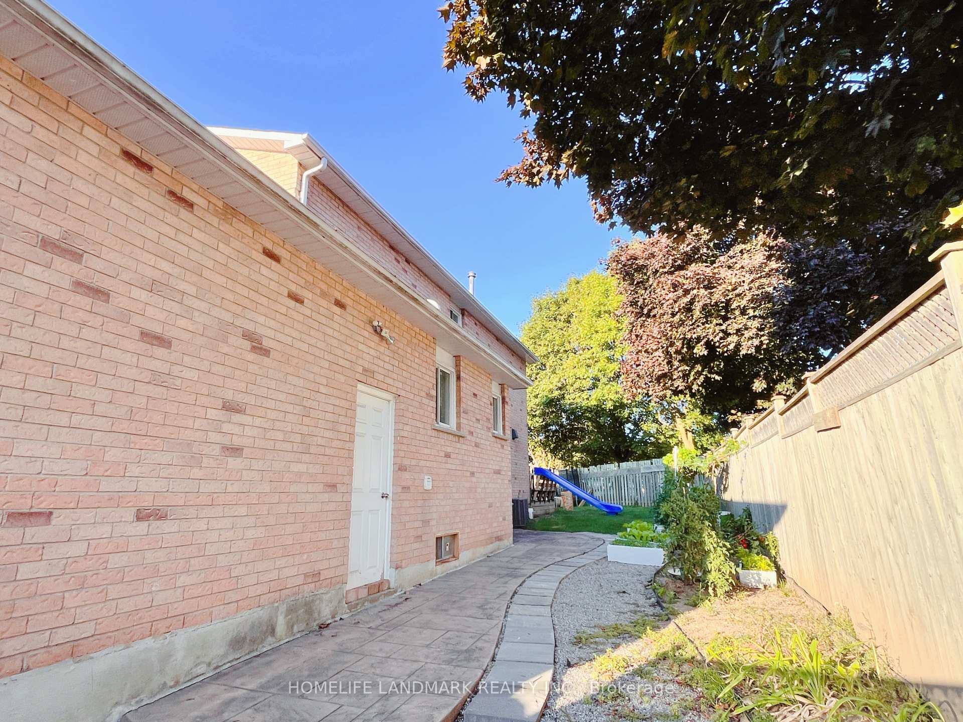 Photo 11 of 2 Marion Crescent, Markham, Raymerville — HOMEH