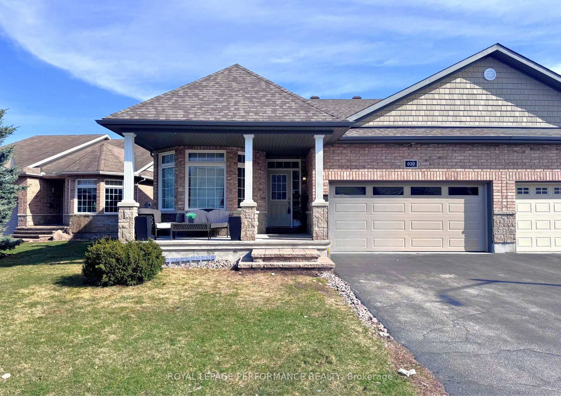 Front of 939 Burwash Landing Bay