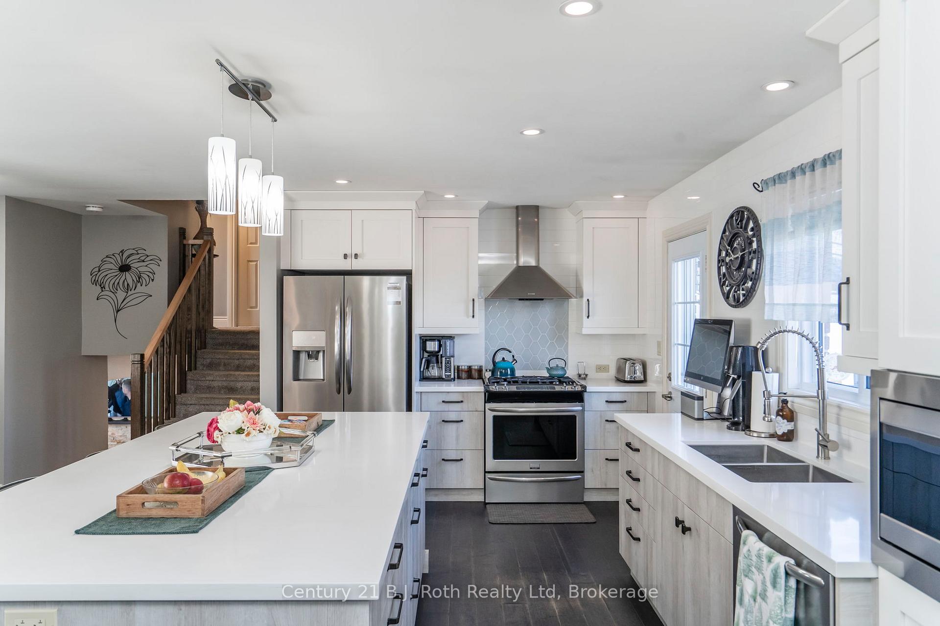 Photo 8 of 1055 Glen Eagles Crescent, Midland — HOMEH
