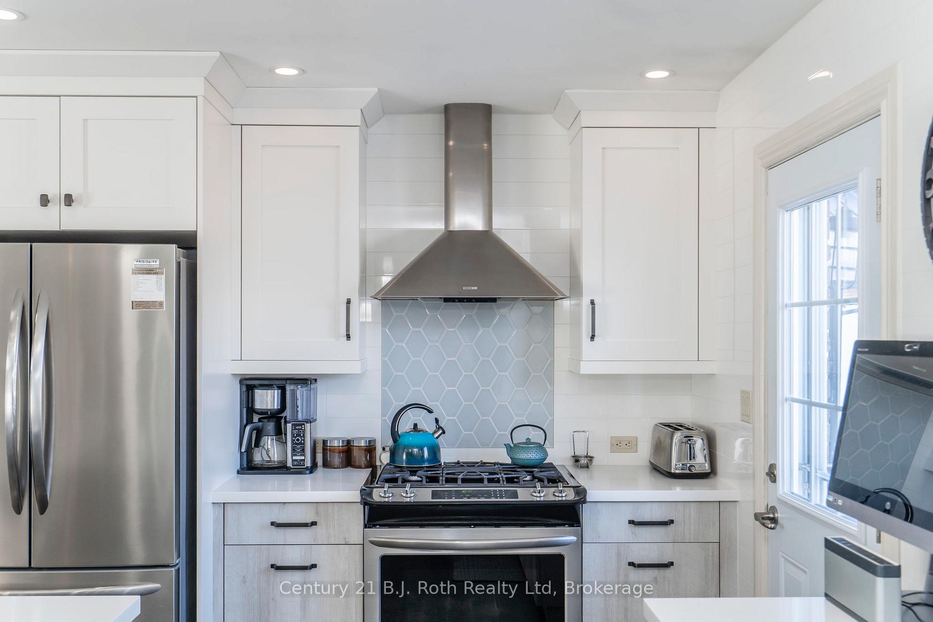 Photo 9 of 1055 Glen Eagles Crescent, Midland — HOMEH