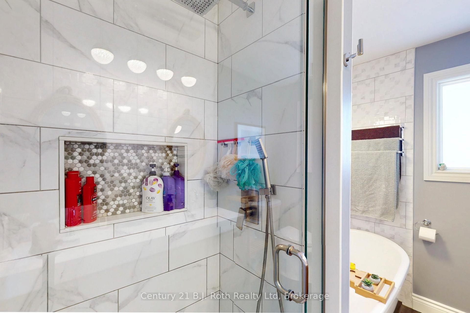 Photo 19 of 1055 Glen Eagles Crescent, Midland — HOMEH