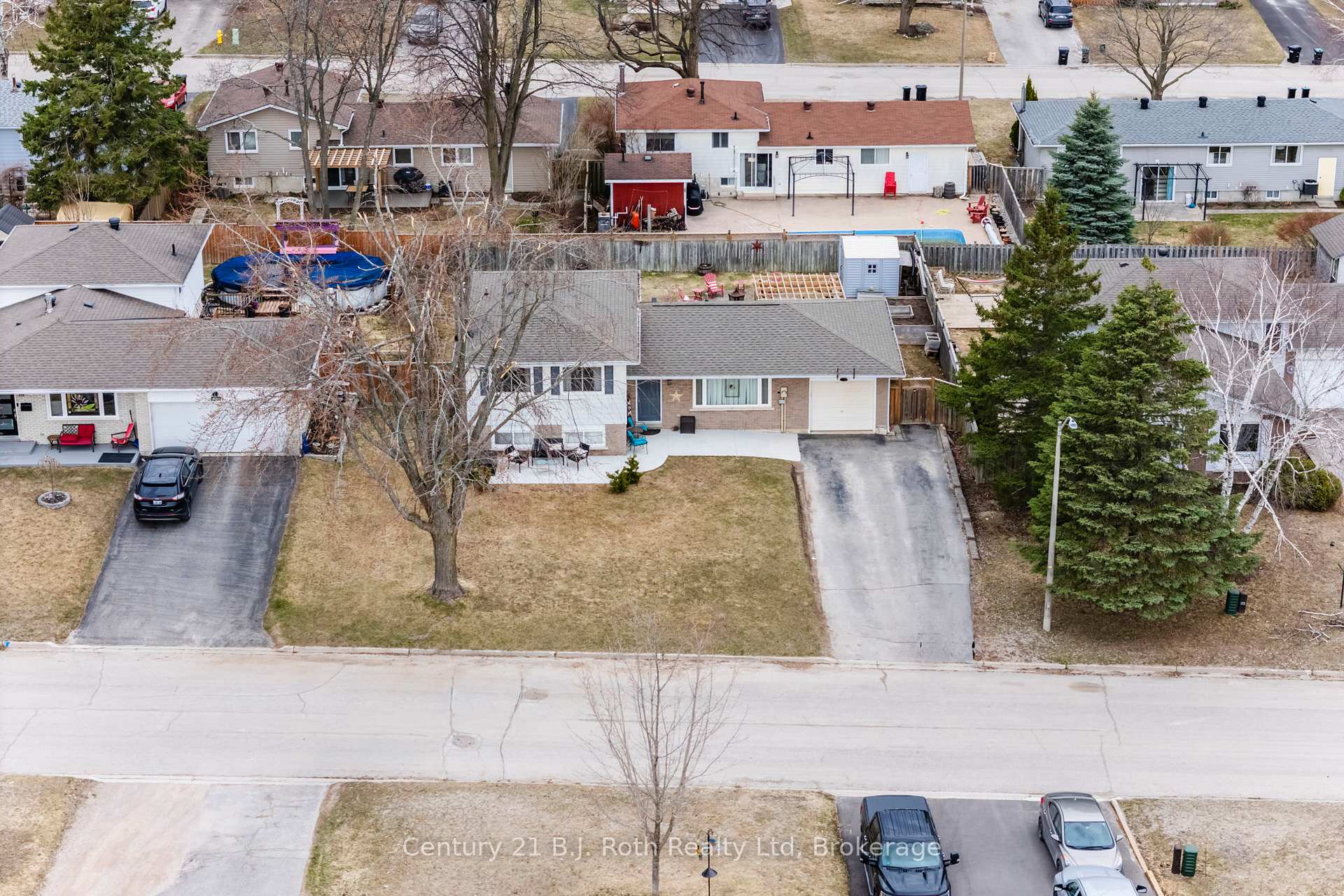 Photo 38 of 1055 Glen Eagles Crescent, Midland — HOMEH