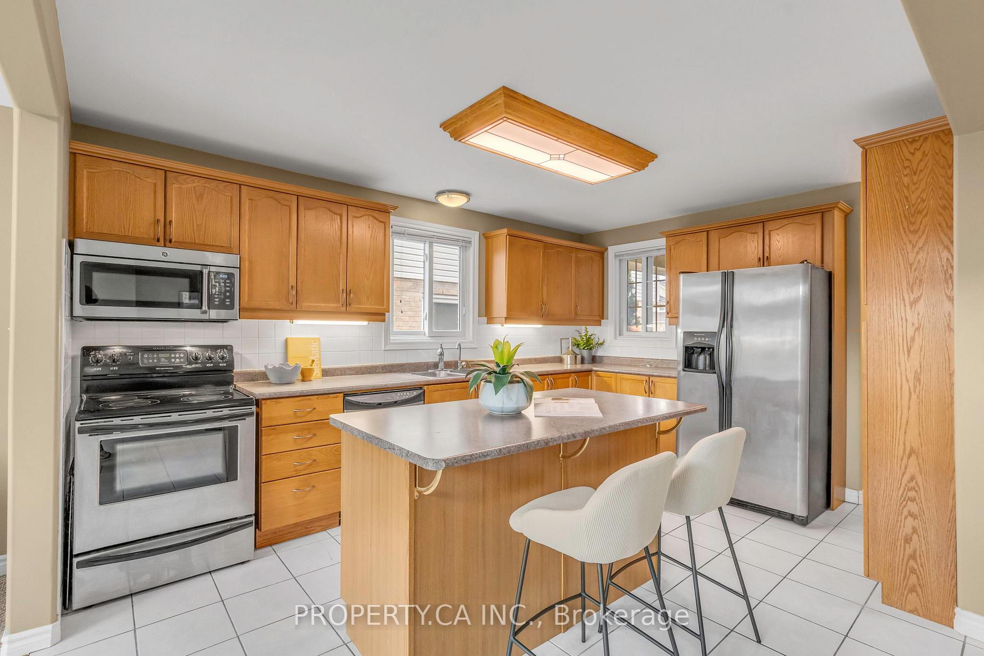 Photo 4 of 294 Huck Crescent, Kitchener — HOMEH
