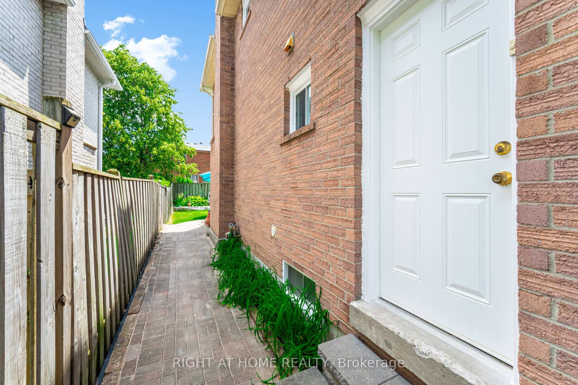 Photo 10 of 25 Feltham Road, Markham, Raymerville — HOMEH