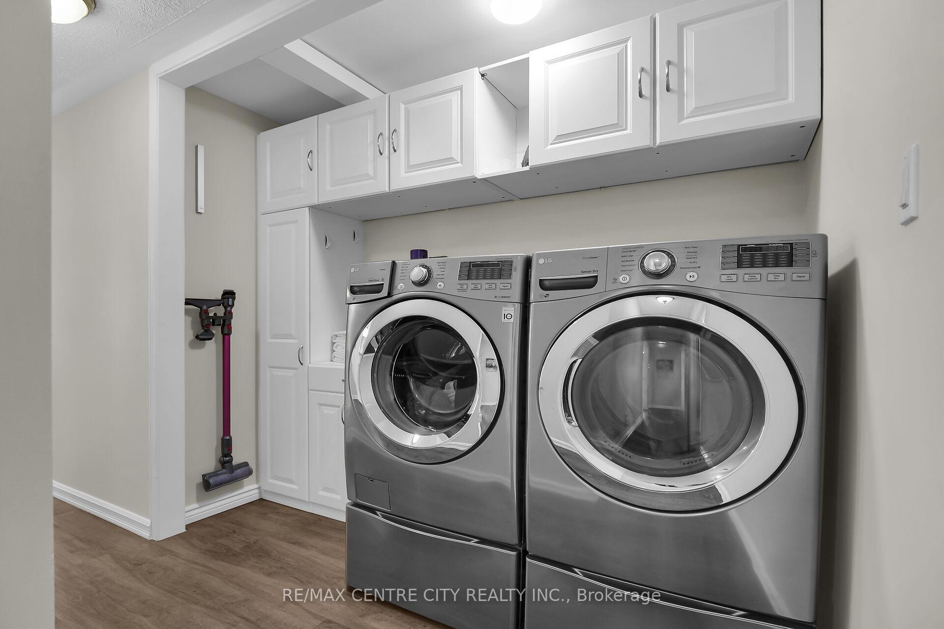 Photo 2 of 109 Brookfield Street, Middlesex Centre, Denfield — HOMEH