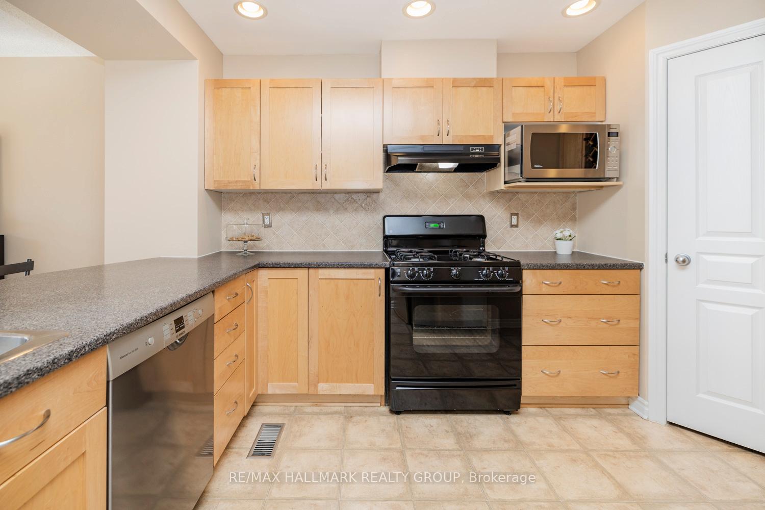 Photo 37 of 233 Saddlesmith Circle, Ottawa, Kanata - Emerald Meadows/Trailwest — HOMEH