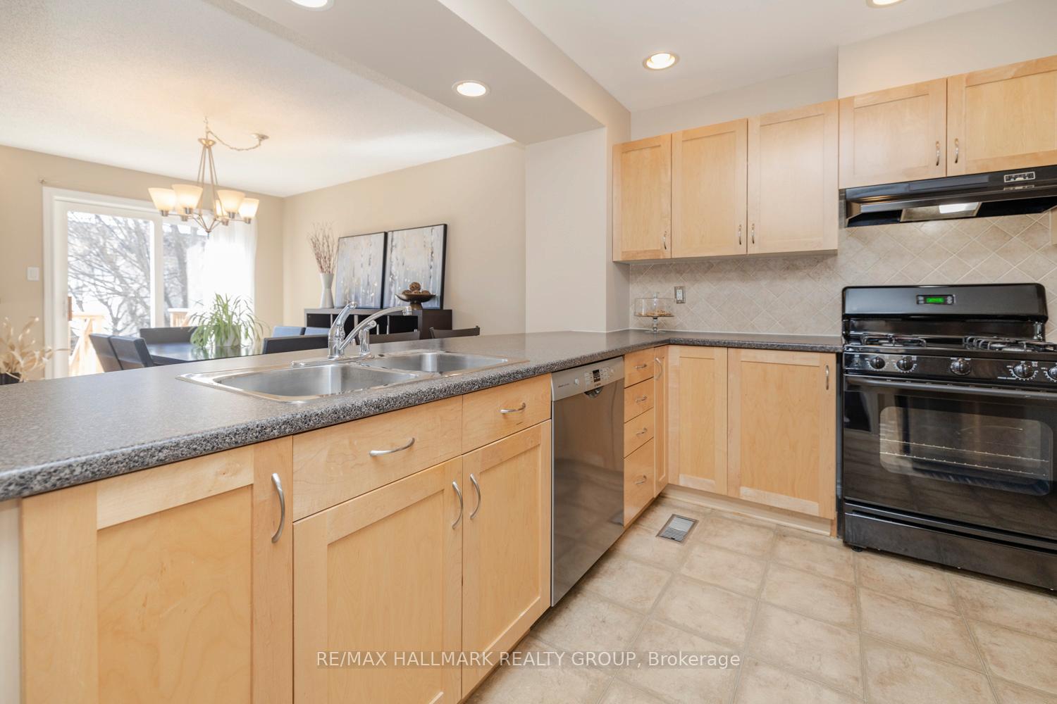 Photo 19 of 233 Saddlesmith Circle, Ottawa, Kanata - Emerald Meadows/Trailwest — HOMEH