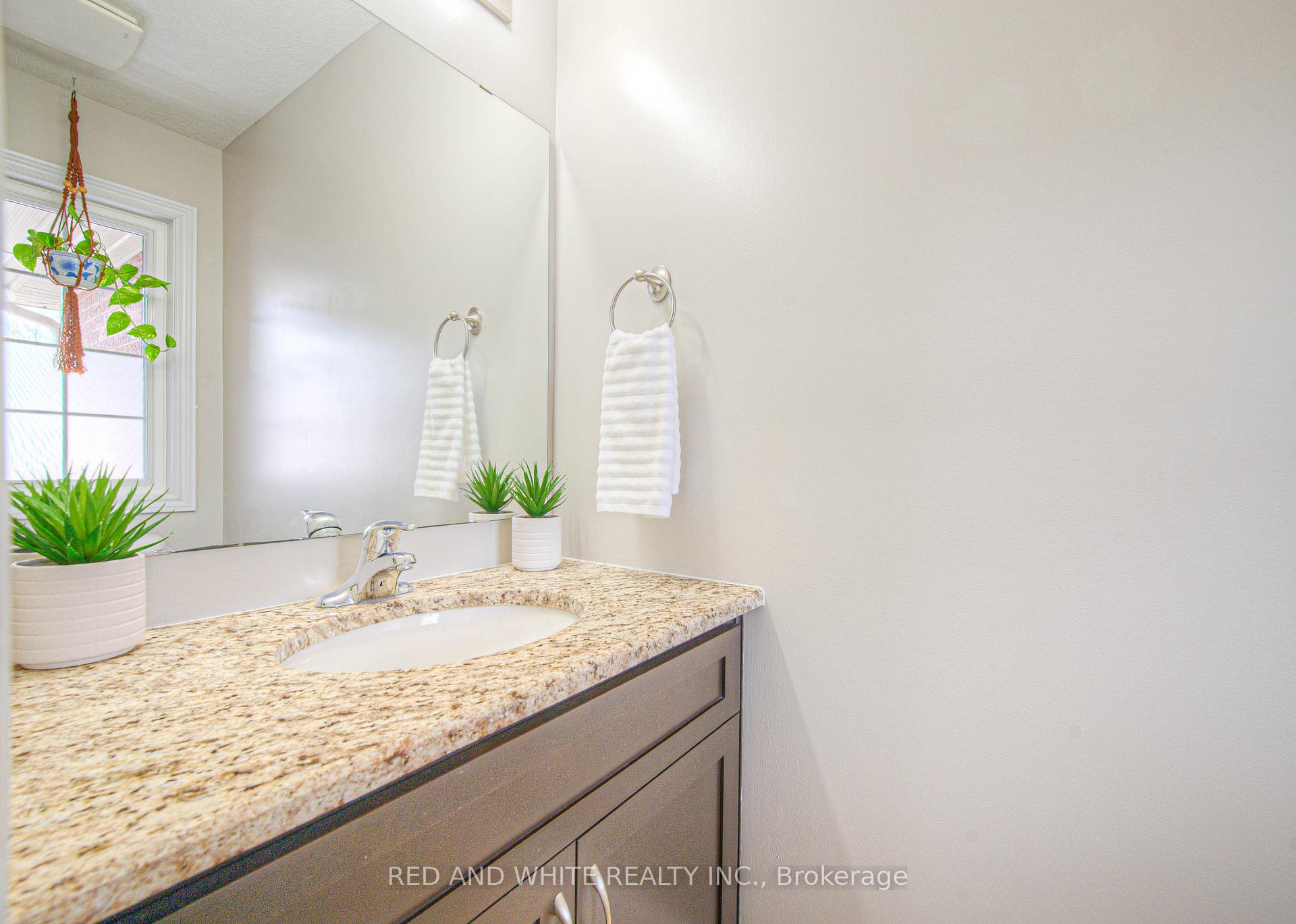 Photo 17 of 87 Upper Mercer Street, Kitchener — HOMEH